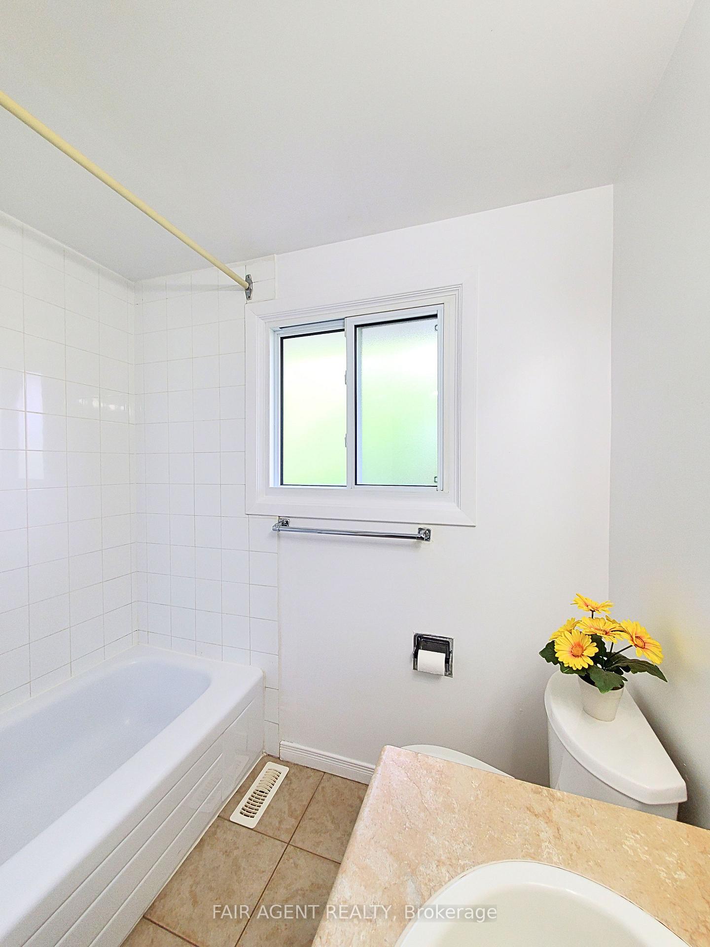 Photo 23 of Unit Unit B, 114 Lillian Drive, Waterloo — HOMEH