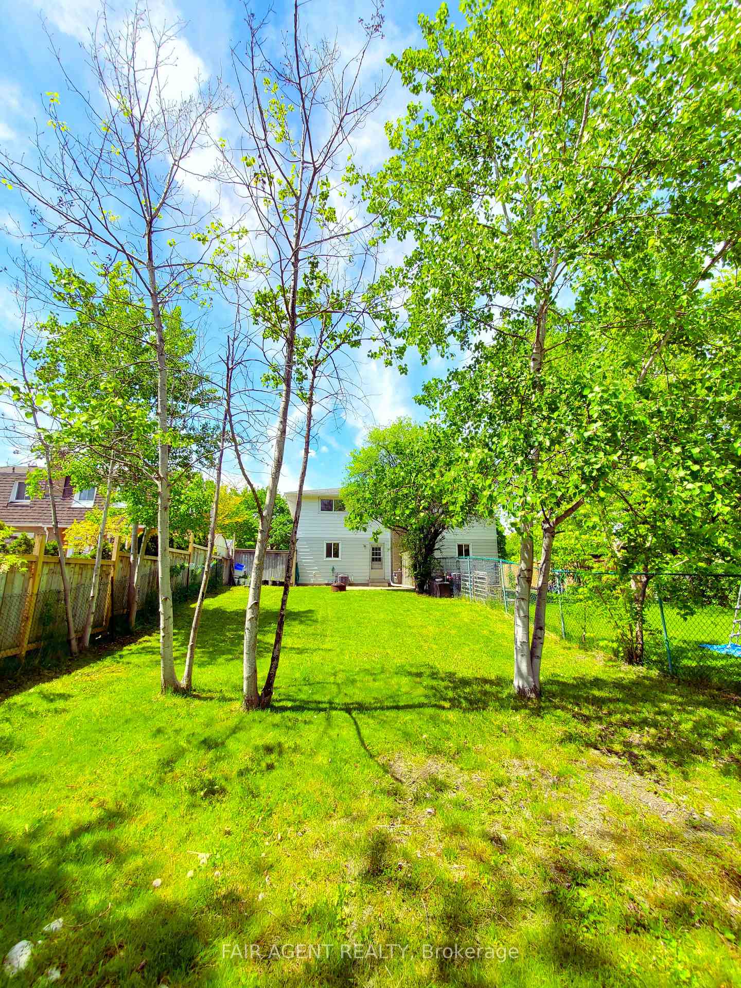 Photo 33 of Unit Unit B, 114 Lillian Drive, Waterloo — HOMEH