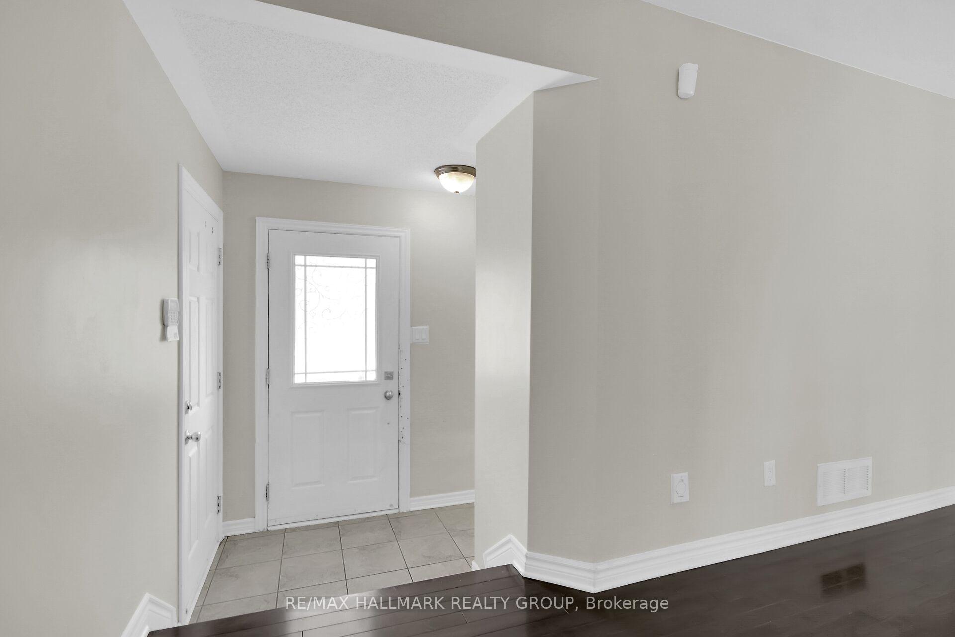 Photo 2 of 418 Temiskaming Crescent, Ottawa, Barrhaven - Strandherd — HOMEH