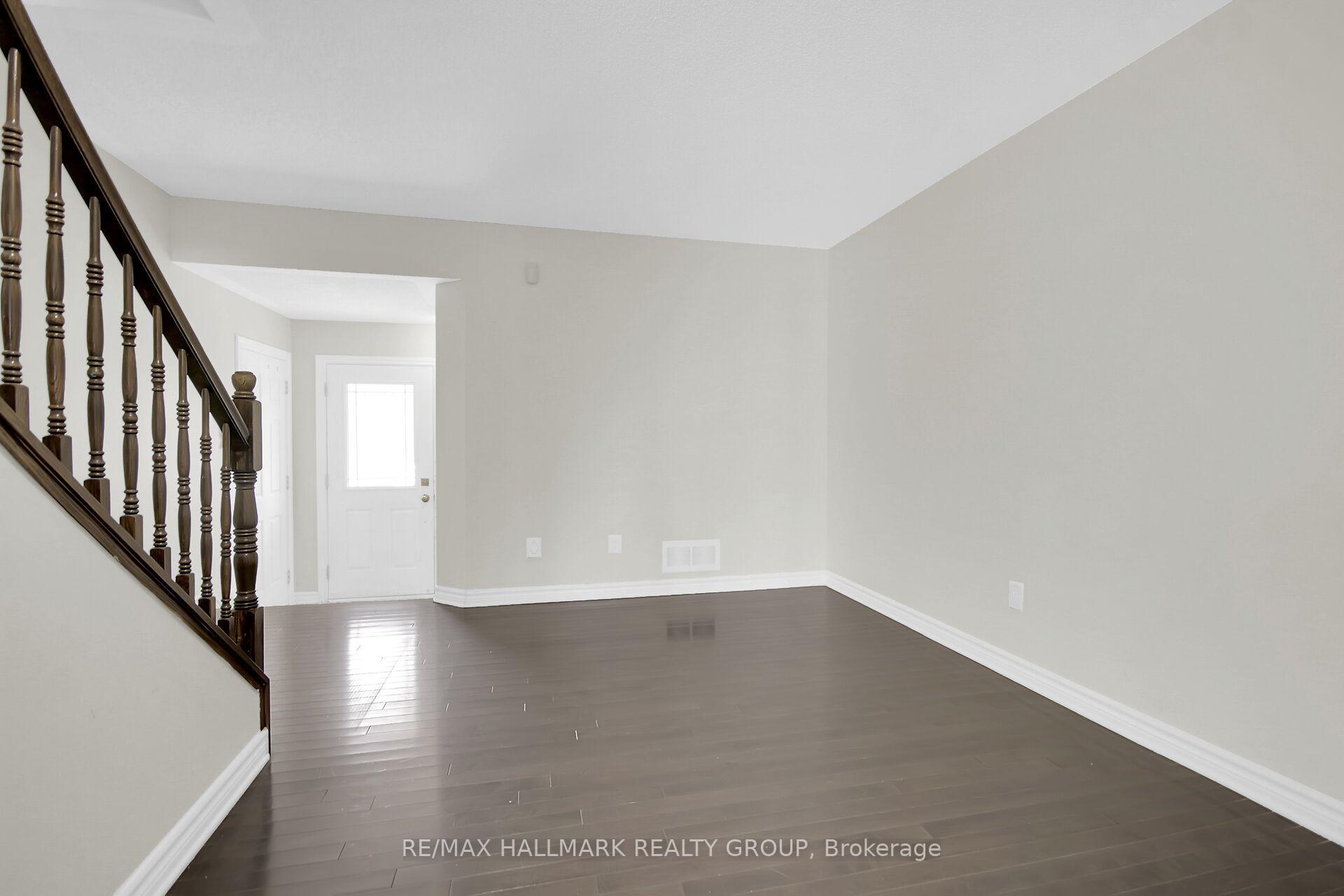 Photo 9 of 418 Temiskaming Crescent, Ottawa, Barrhaven - Strandherd — HOMEH