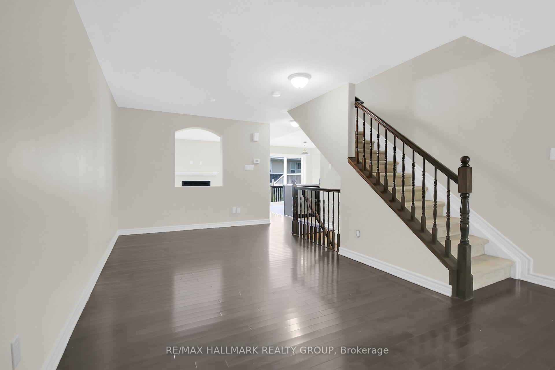 Photo 4 of 418 Temiskaming Crescent, Ottawa, Barrhaven - Strandherd — HOMEH