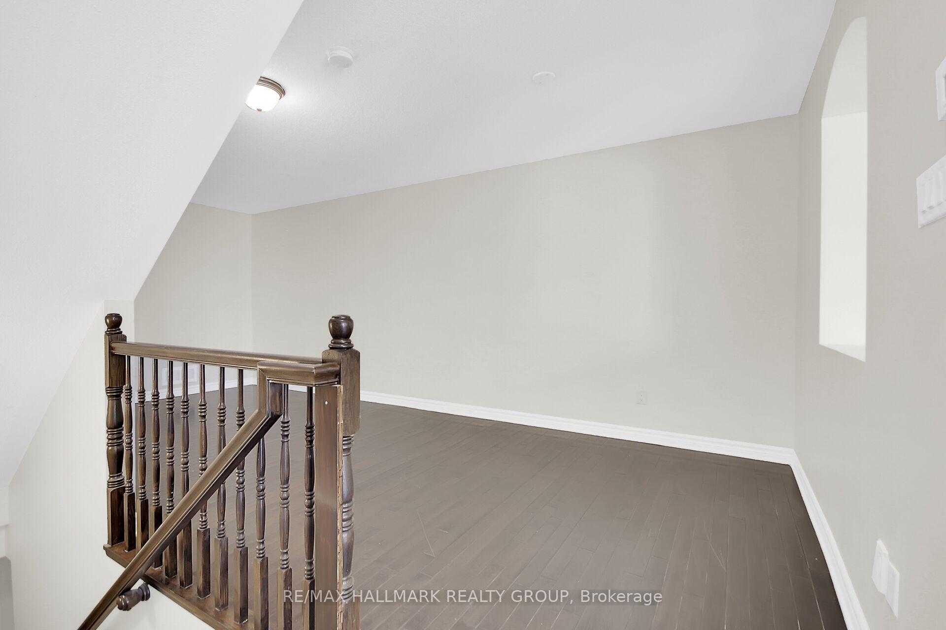 Photo 6 of 418 Temiskaming Crescent, Ottawa, Barrhaven - Strandherd — HOMEH