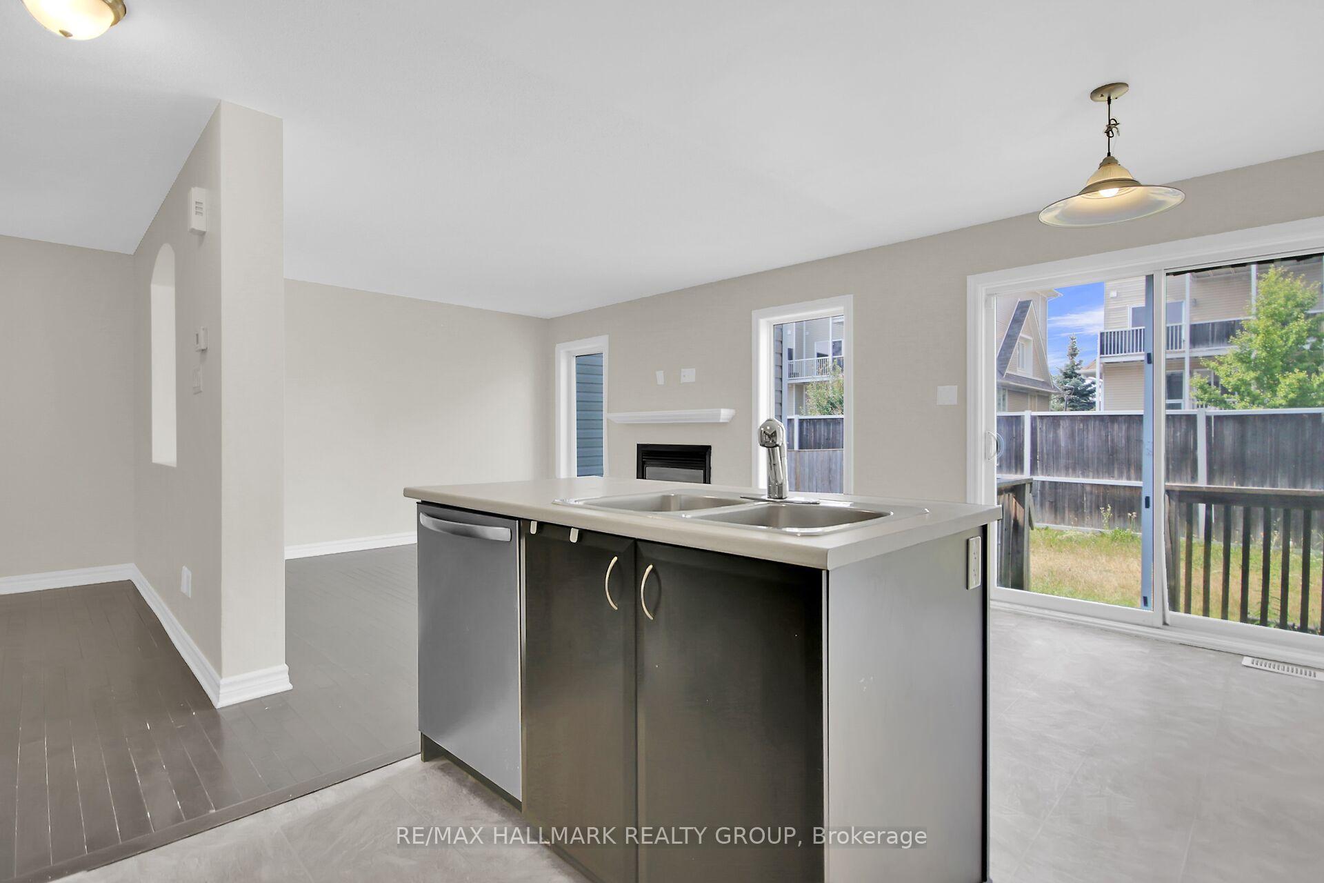 Photo 8 of 418 Temiskaming Crescent, Ottawa, Barrhaven - Strandherd — HOMEH