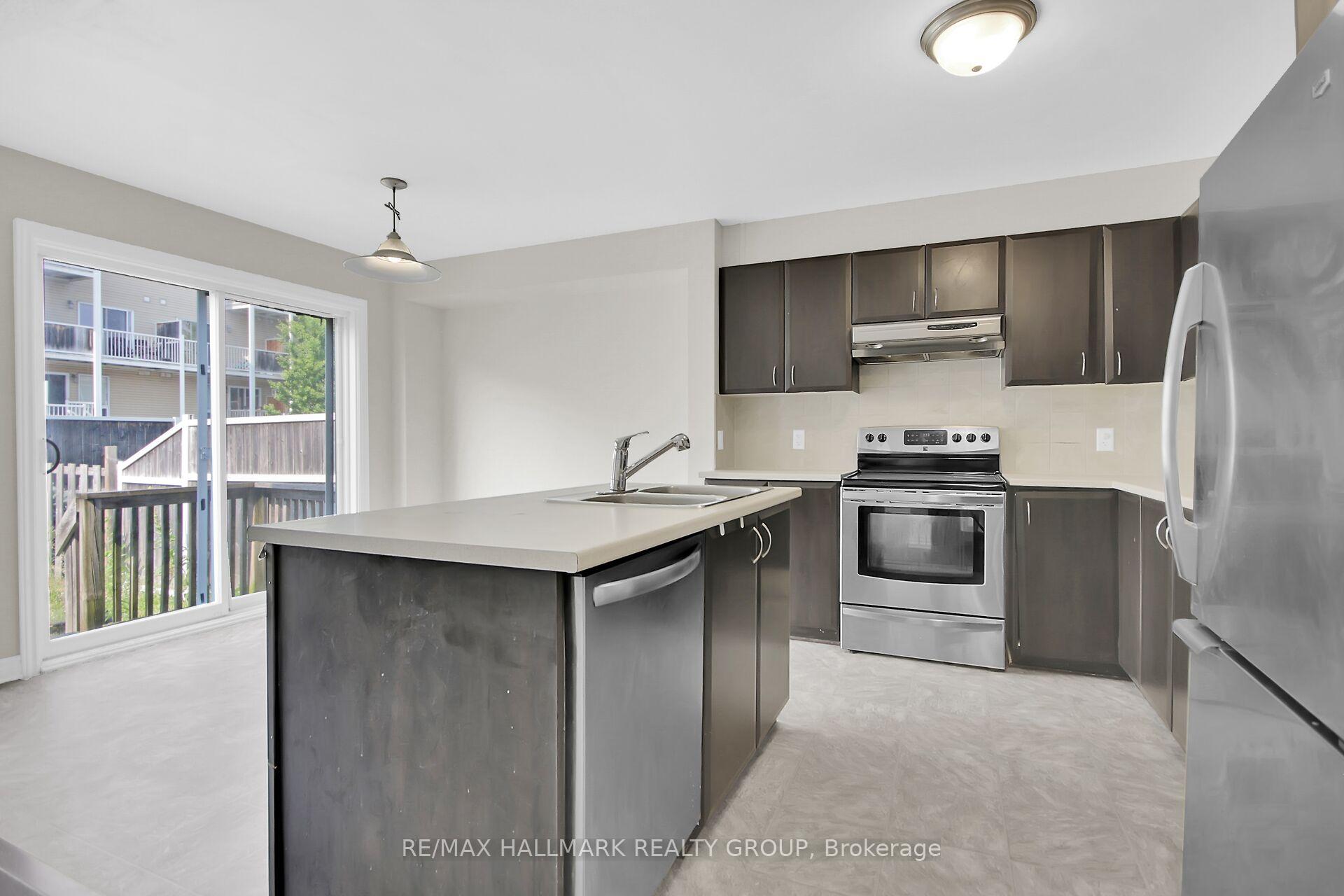 Photo 10 of 418 Temiskaming Crescent, Ottawa, Barrhaven - Strandherd — HOMEH