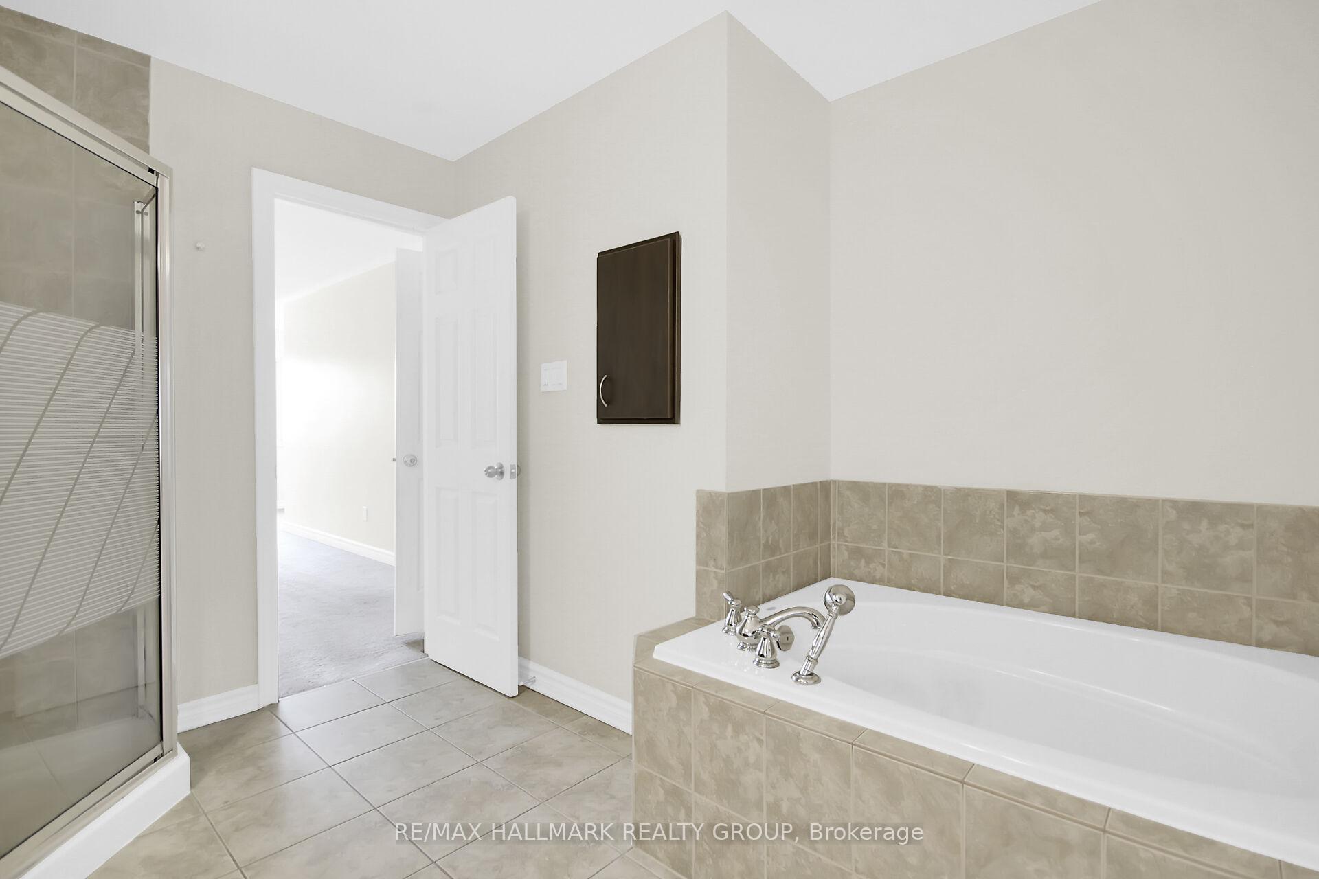 Photo 24 of 418 Temiskaming Crescent, Ottawa, Barrhaven - Strandherd — HOMEH