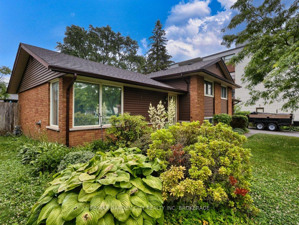 Photo 3 of 20 Westdale Drive N, Welland, Prince Charles — HOMEH