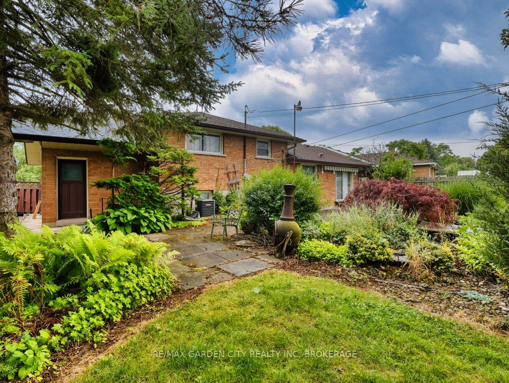 Photo 4 of 20 Westdale Drive N, Welland, Prince Charles — HOMEH
