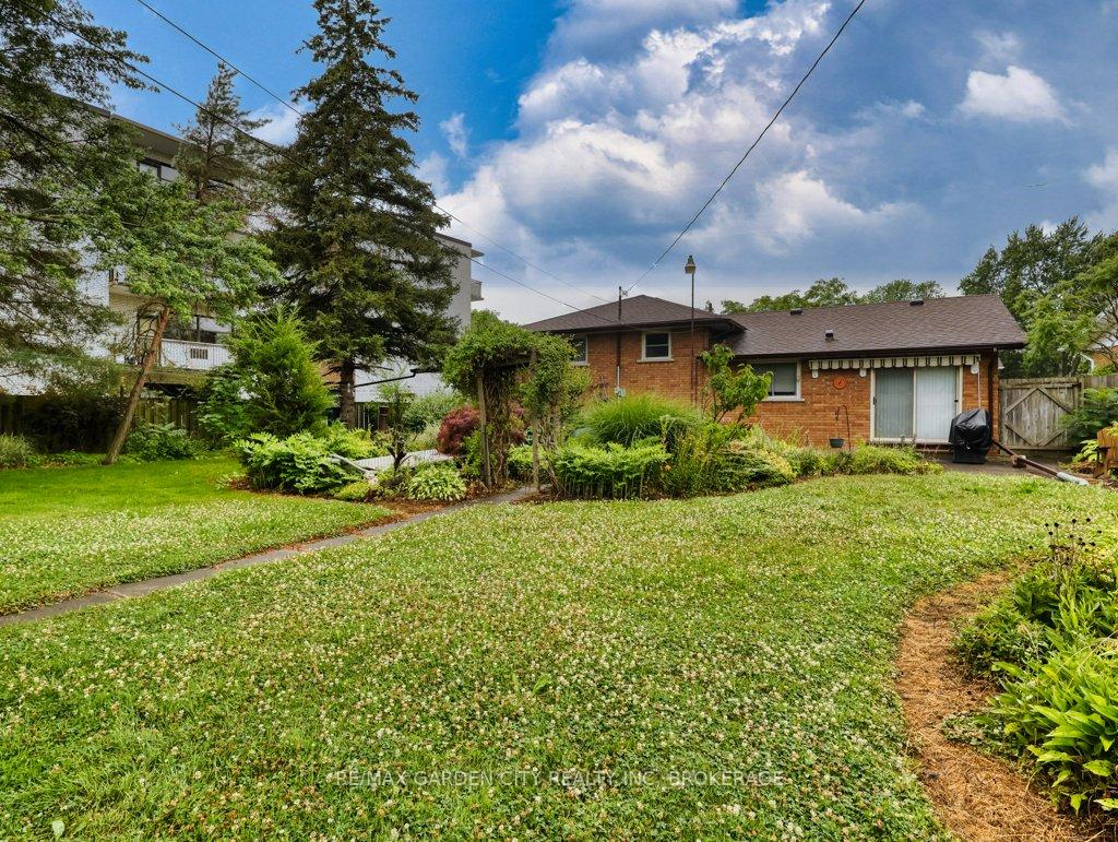 Photo 6 of 20 Westdale Drive N, Welland, Prince Charles — HOMEH