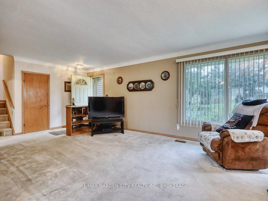 Photo 10 of 20 Westdale Drive N, Welland, Prince Charles — HOMEH