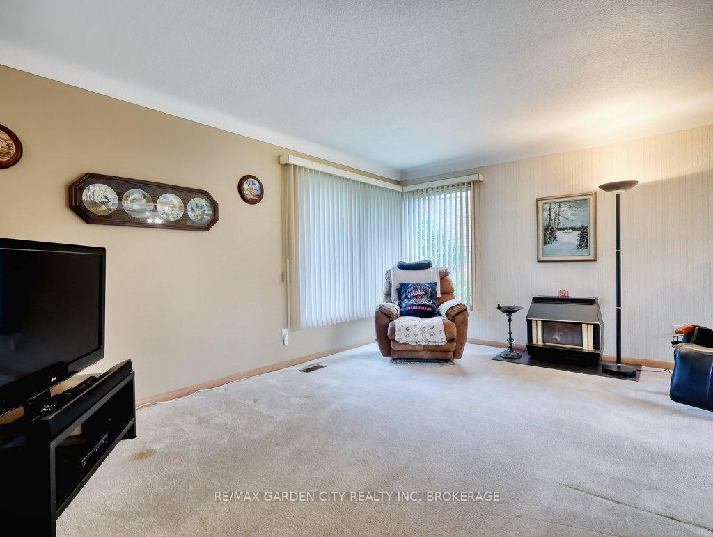 Photo 11 of 20 Westdale Drive N, Welland, Prince Charles — HOMEH