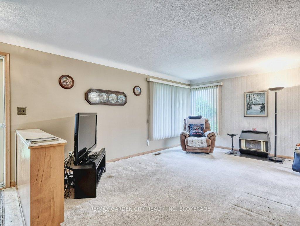 Photo 12 of 20 Westdale Drive N, Welland, Prince Charles — HOMEH