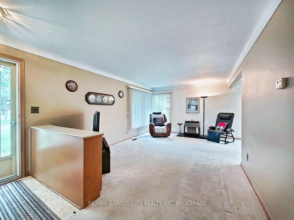 Photo 16 of 20 Westdale Drive N, Welland, Prince Charles — HOMEH