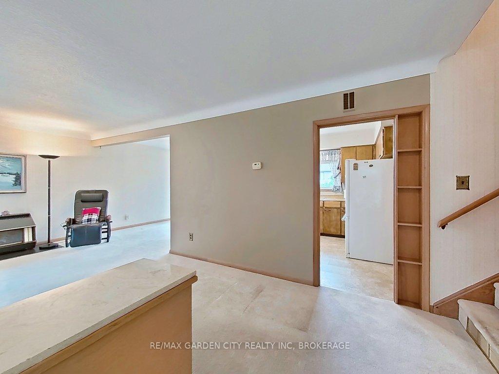 Photo 17 of 20 Westdale Drive N, Welland, Prince Charles — HOMEH