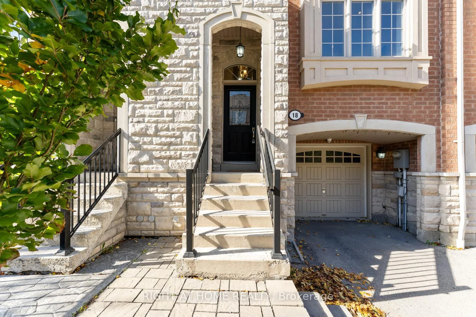 Photo 3 of 18 Isaac Devins Avenue, Vaughan, East Woodbridge — HOMEH