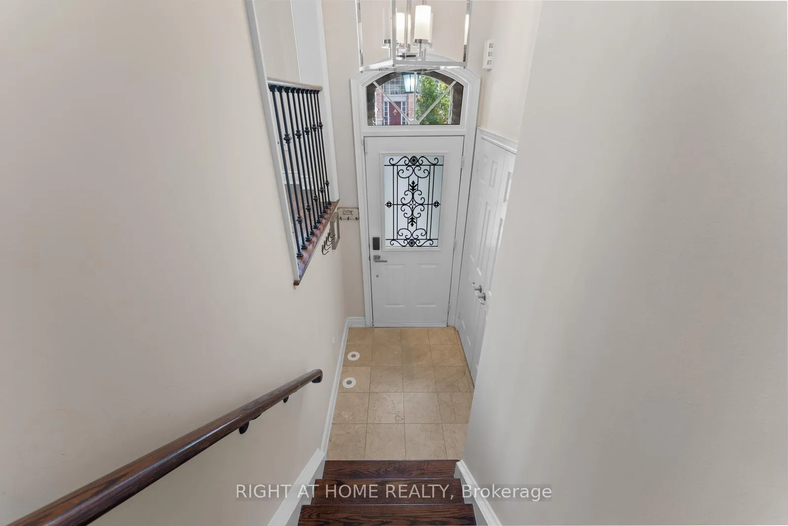 Photo 4 of 18 Isaac Devins Avenue, Vaughan, East Woodbridge — HOMEH