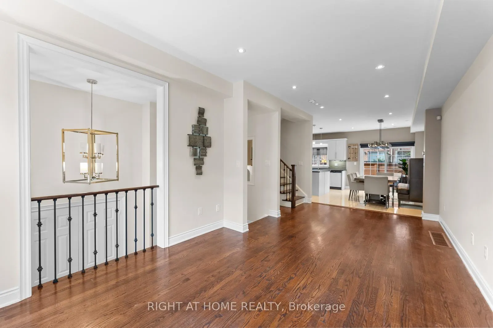 Photo 8 of 18 Isaac Devins Avenue, Vaughan, East Woodbridge — HOMEH