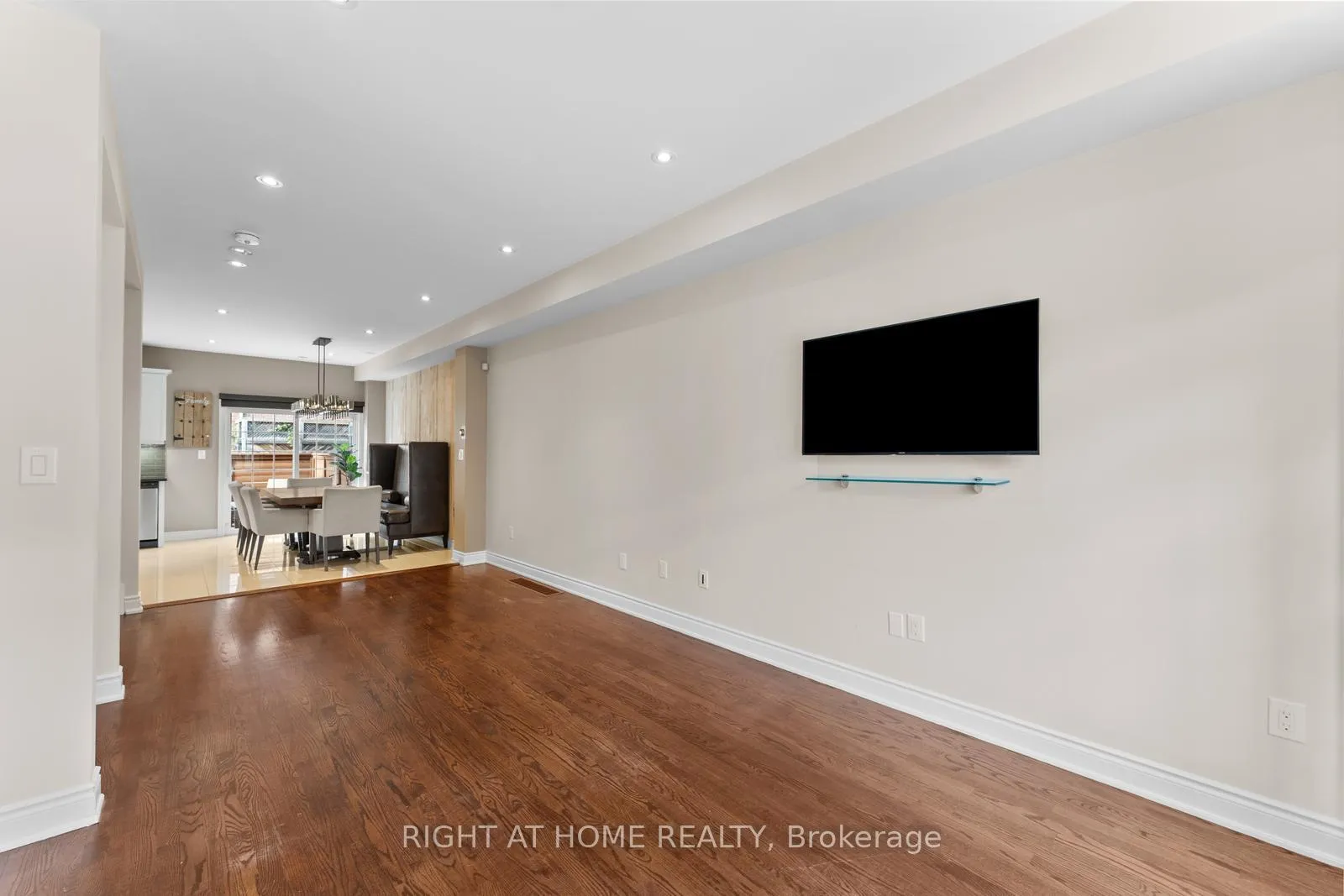 Photo 9 of 18 Isaac Devins Avenue, Vaughan, East Woodbridge — HOMEH