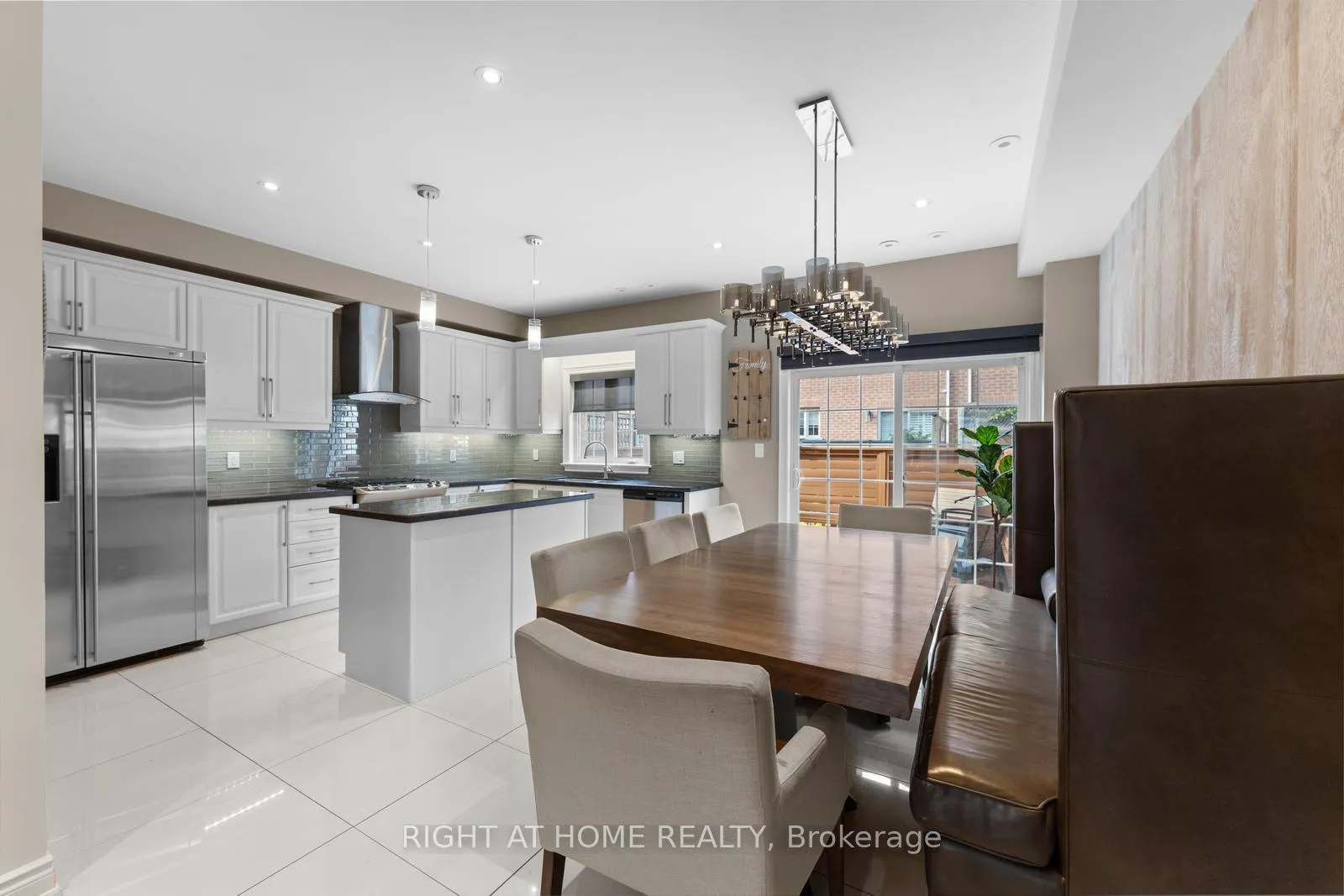 Photo 10 of 18 Isaac Devins Avenue, Vaughan, East Woodbridge — HOMEH