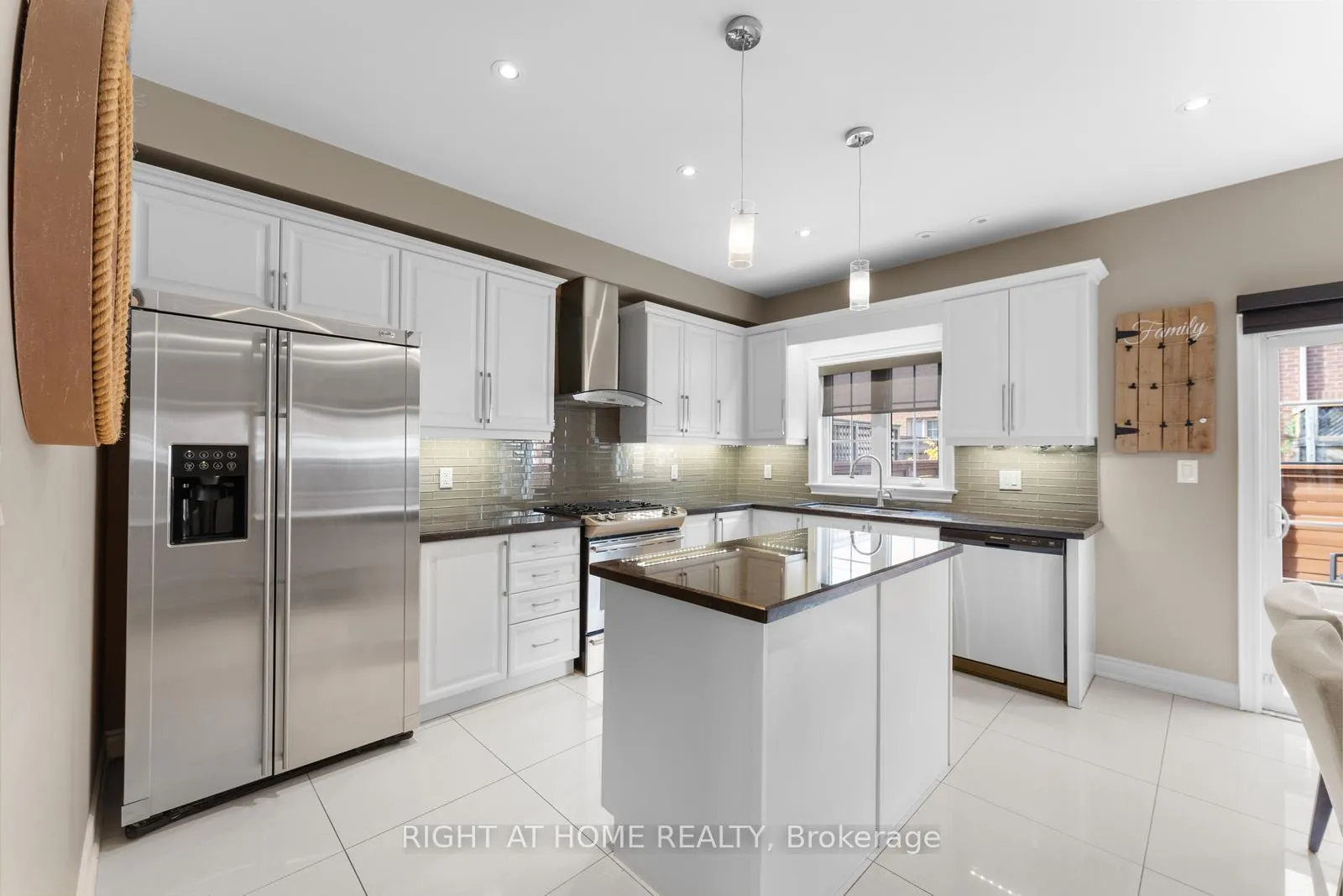 Photo 11 of 18 Isaac Devins Avenue, Vaughan, East Woodbridge — HOMEH