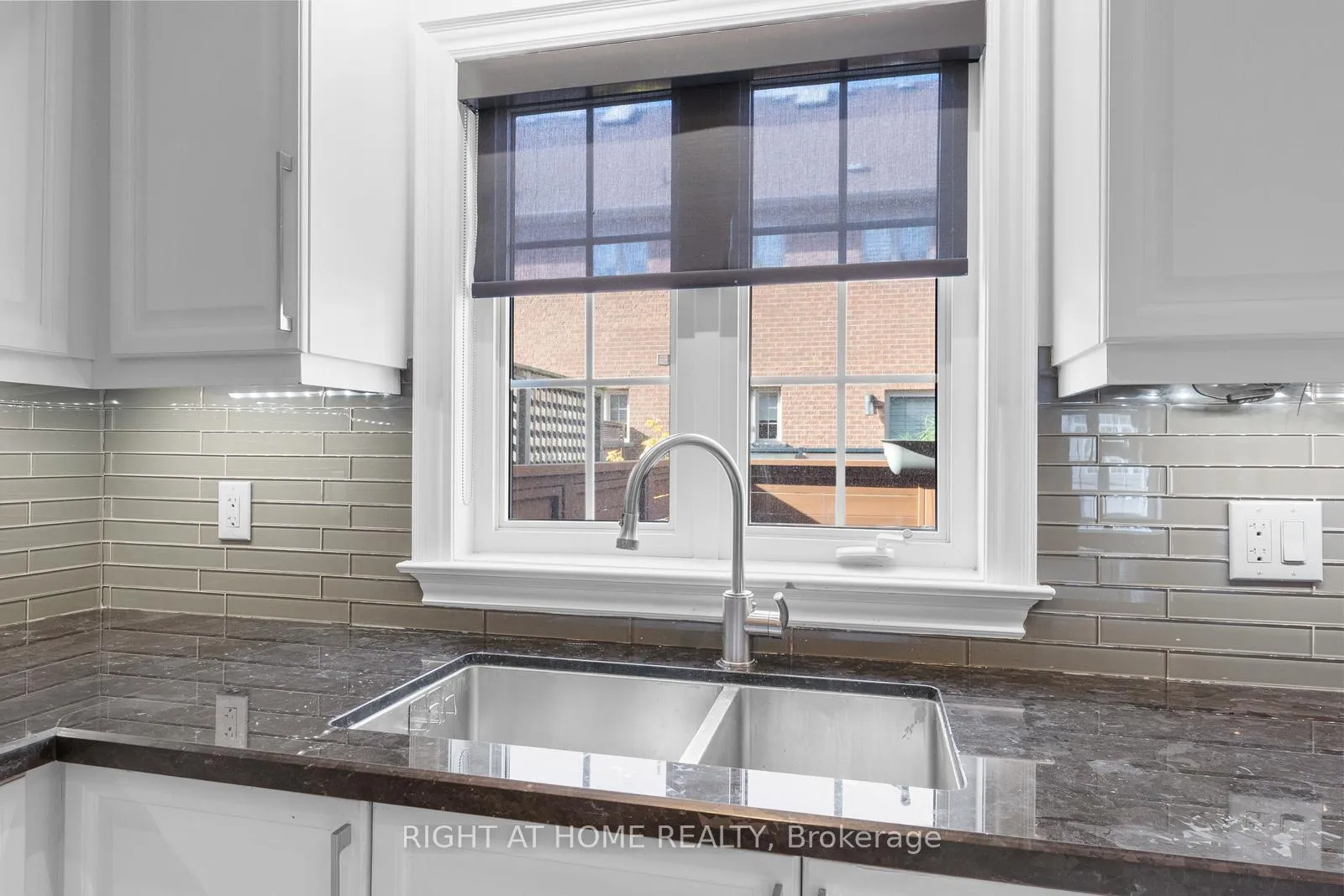 Photo 15 of 18 Isaac Devins Avenue, Vaughan, East Woodbridge — HOMEH