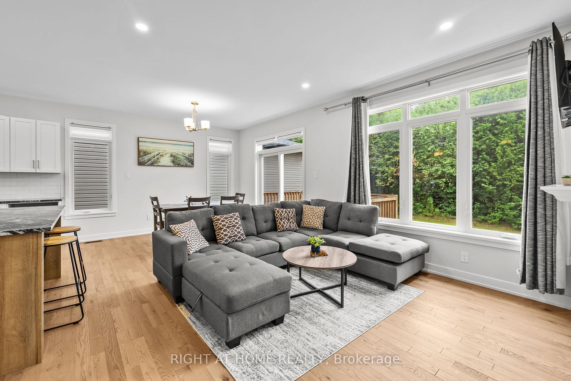 Photo 6 of 47 Mac Beattie Drive, Arnprior — HOMEH