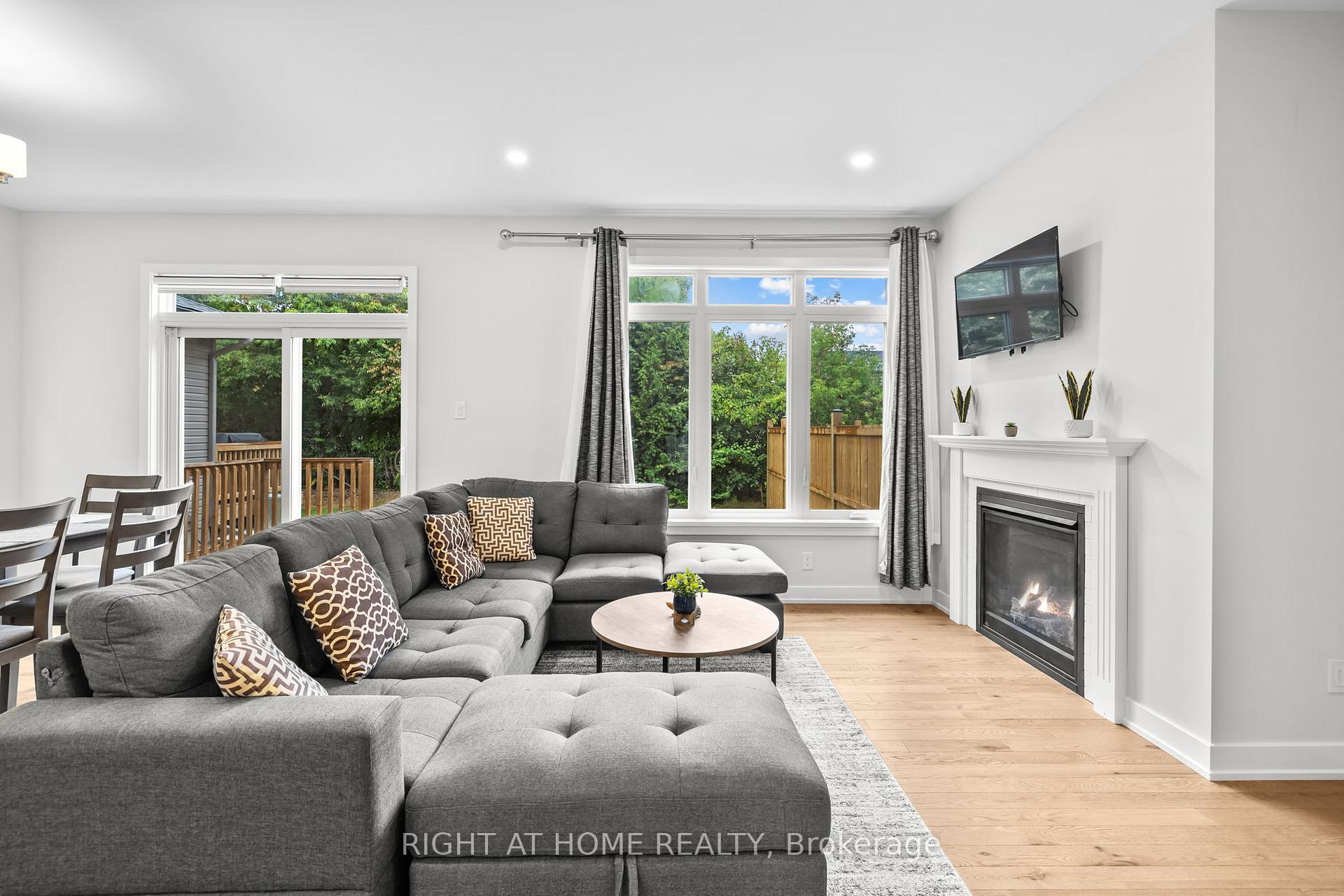 Photo 12 of 47 Mac Beattie Drive, Arnprior — HOMEH