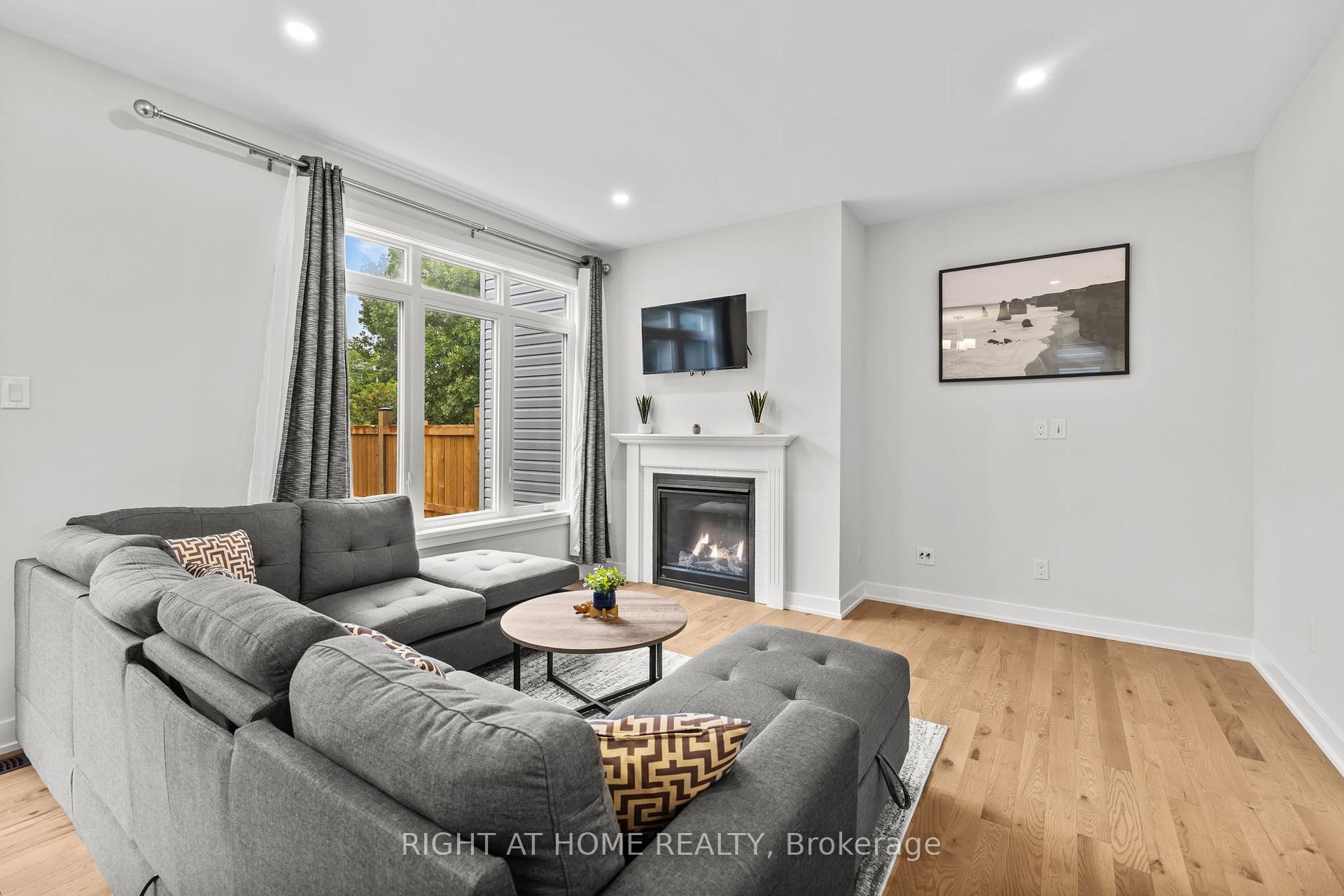 Photo 10 of 47 Mac Beattie Drive, Arnprior — HOMEH