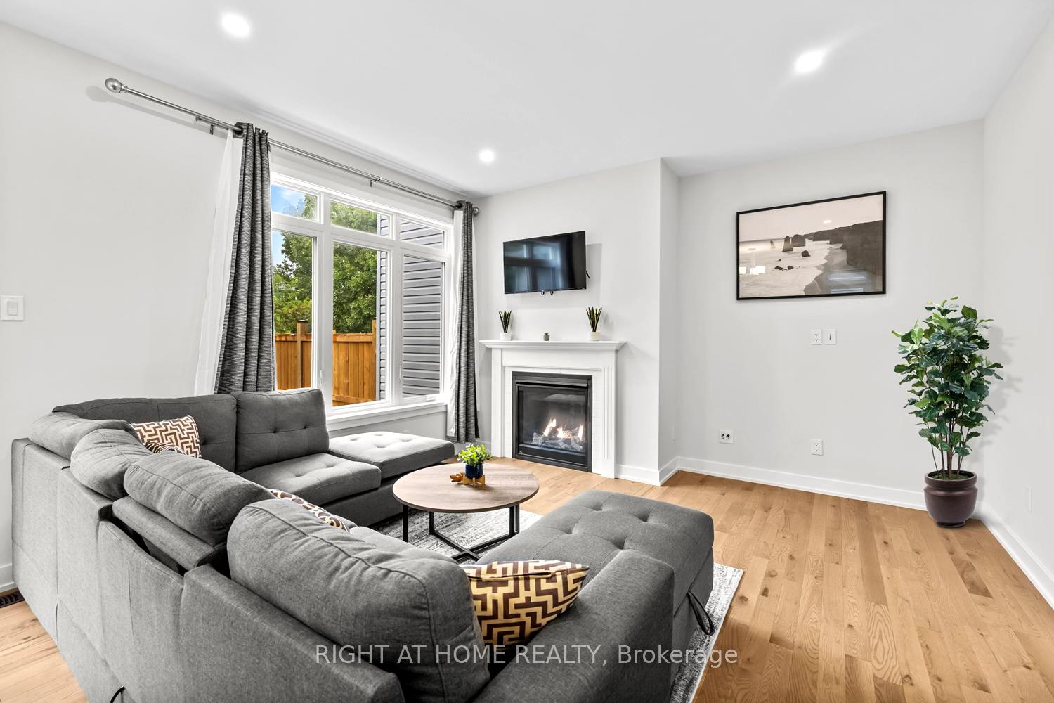 Photo 11 of 47 Mac Beattie Drive, Arnprior — HOMEH