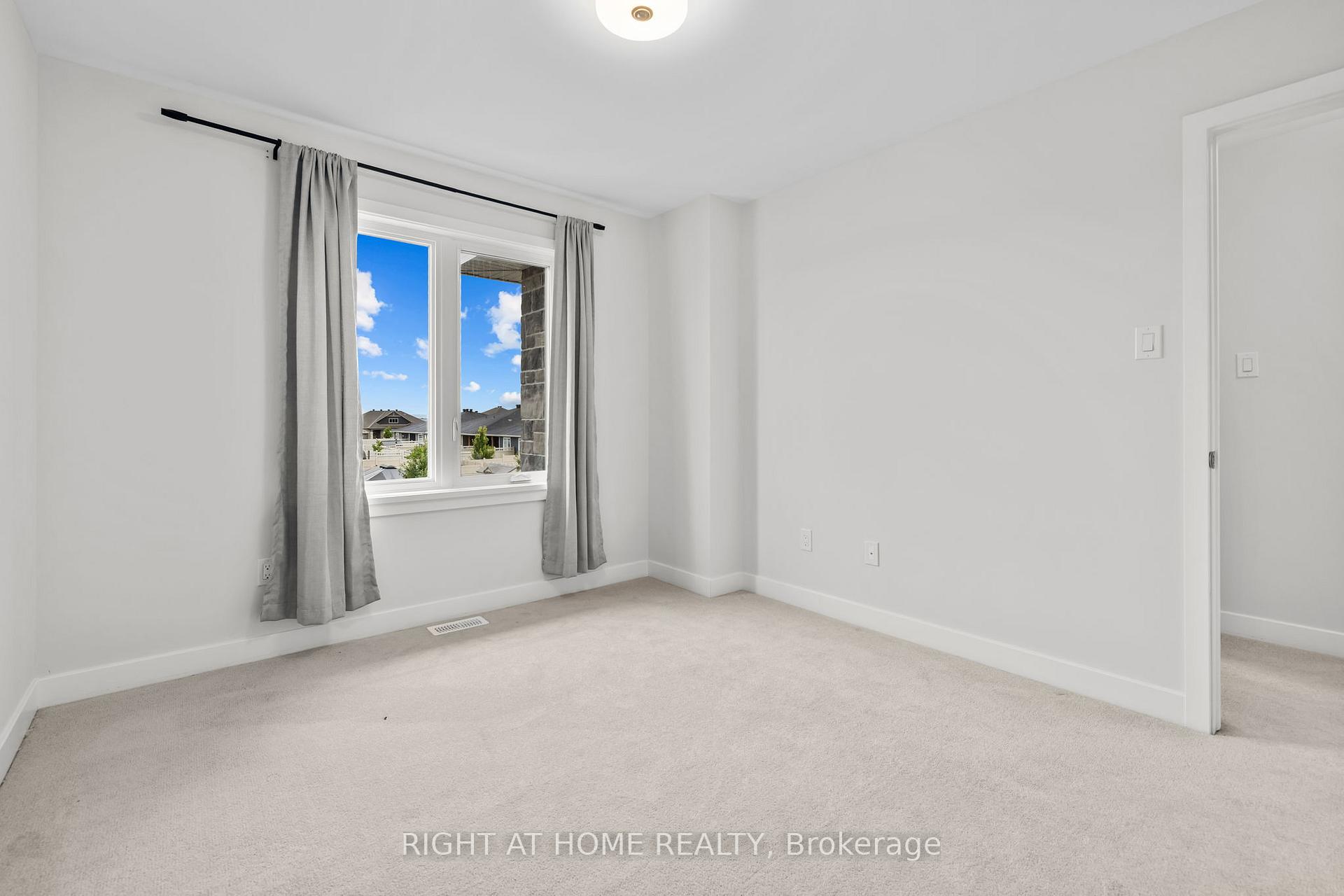 Photo 29 of 47 Mac Beattie Drive, Arnprior — HOMEH