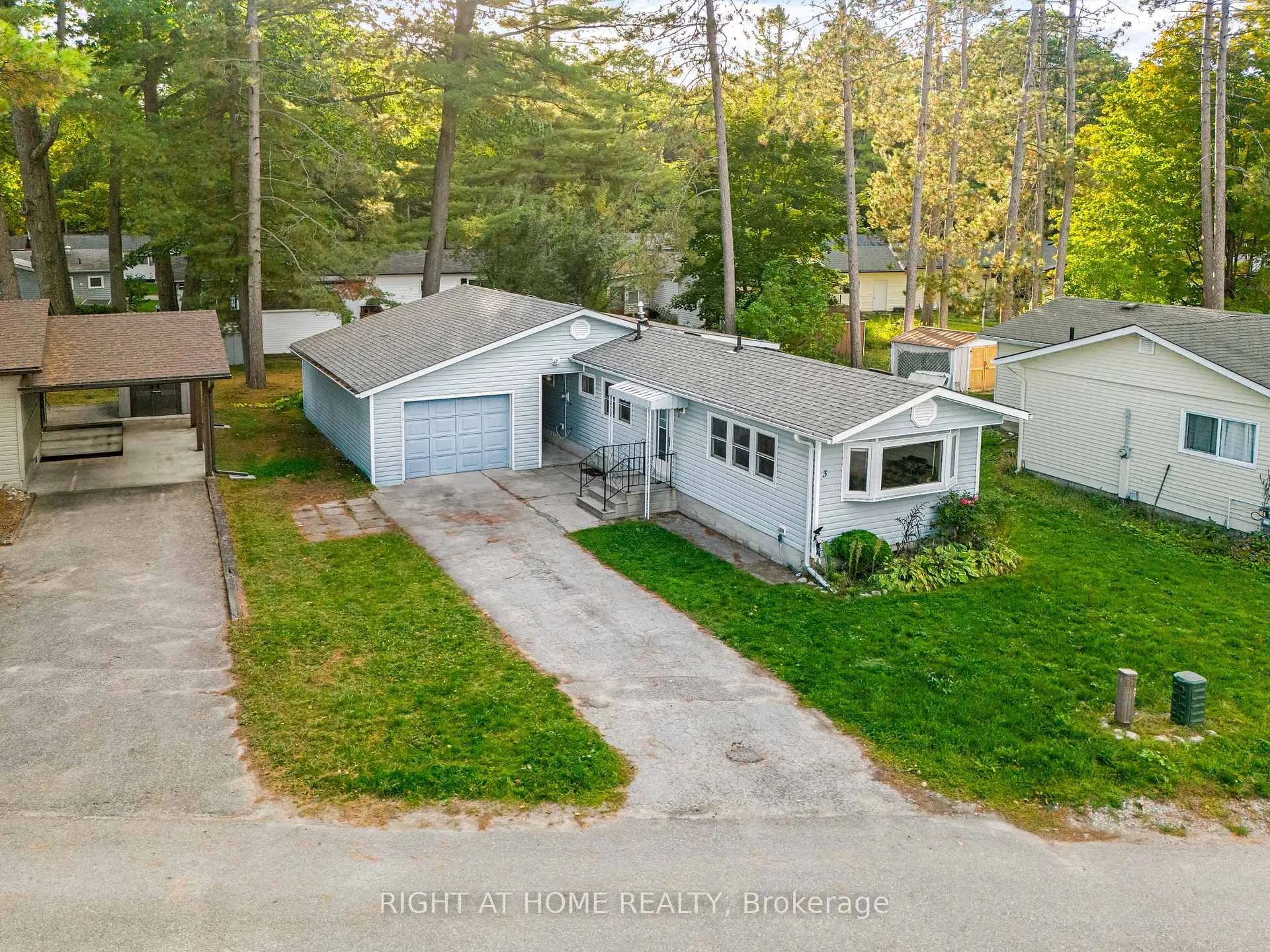 Photo 2 of 3 Carruthers Street S, Wasaga Beach — HOMEH