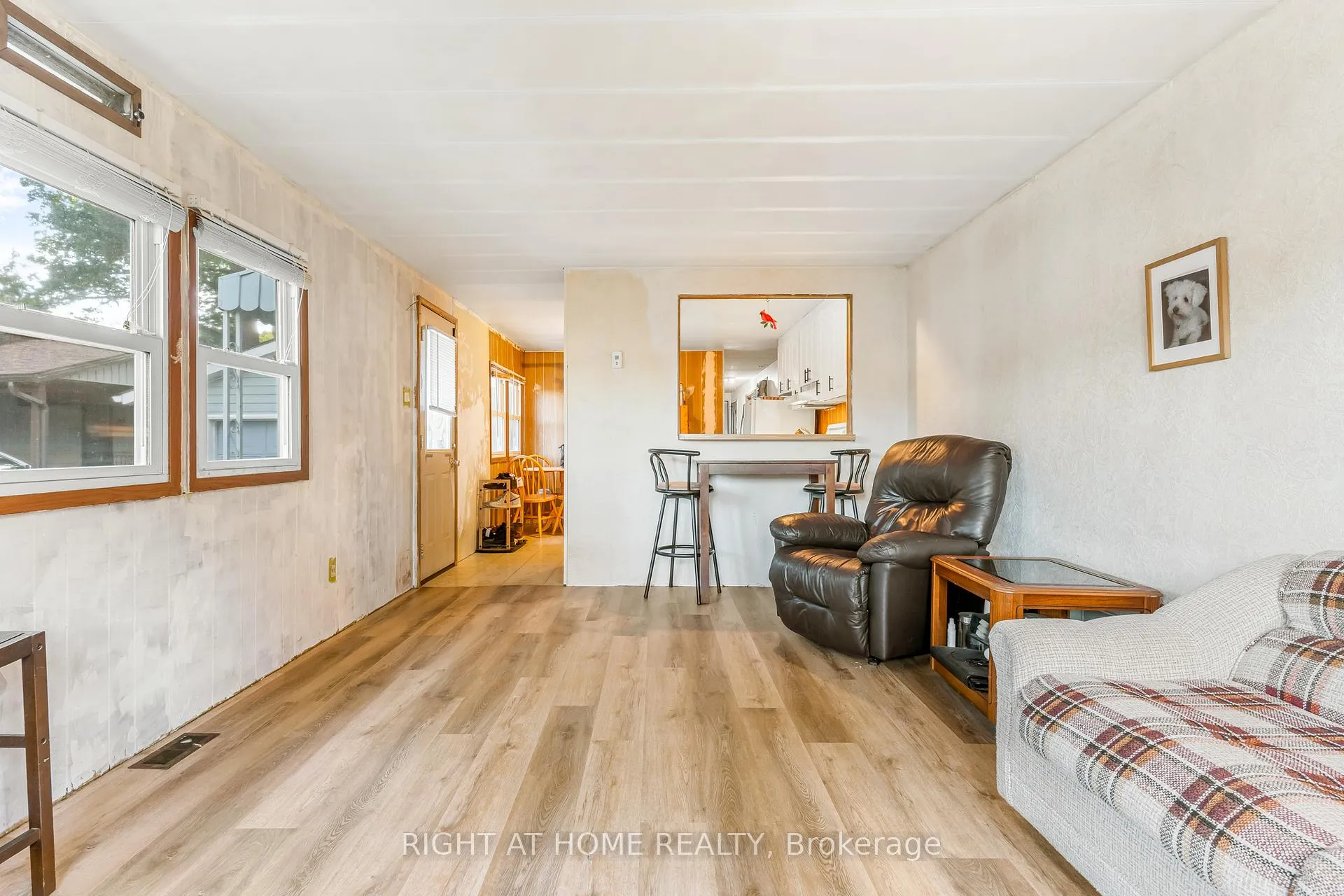 Photo 7 of 3 Carruthers Street S, Wasaga Beach — HOMEH
