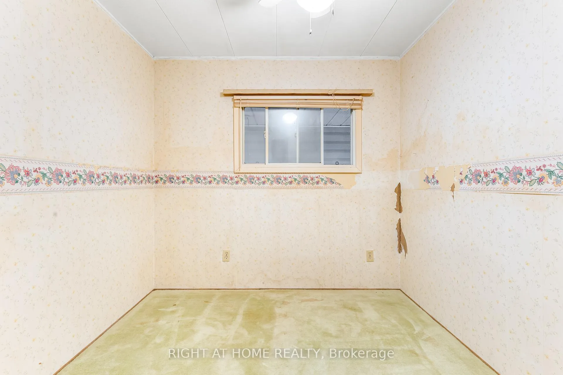 Photo 13 of 3 Carruthers Street S, Wasaga Beach — HOMEH