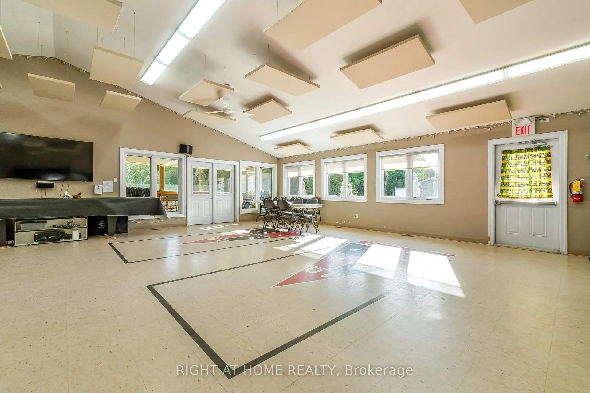 Photo 22 of 3 Carruthers Street S, Wasaga Beach — HOMEH