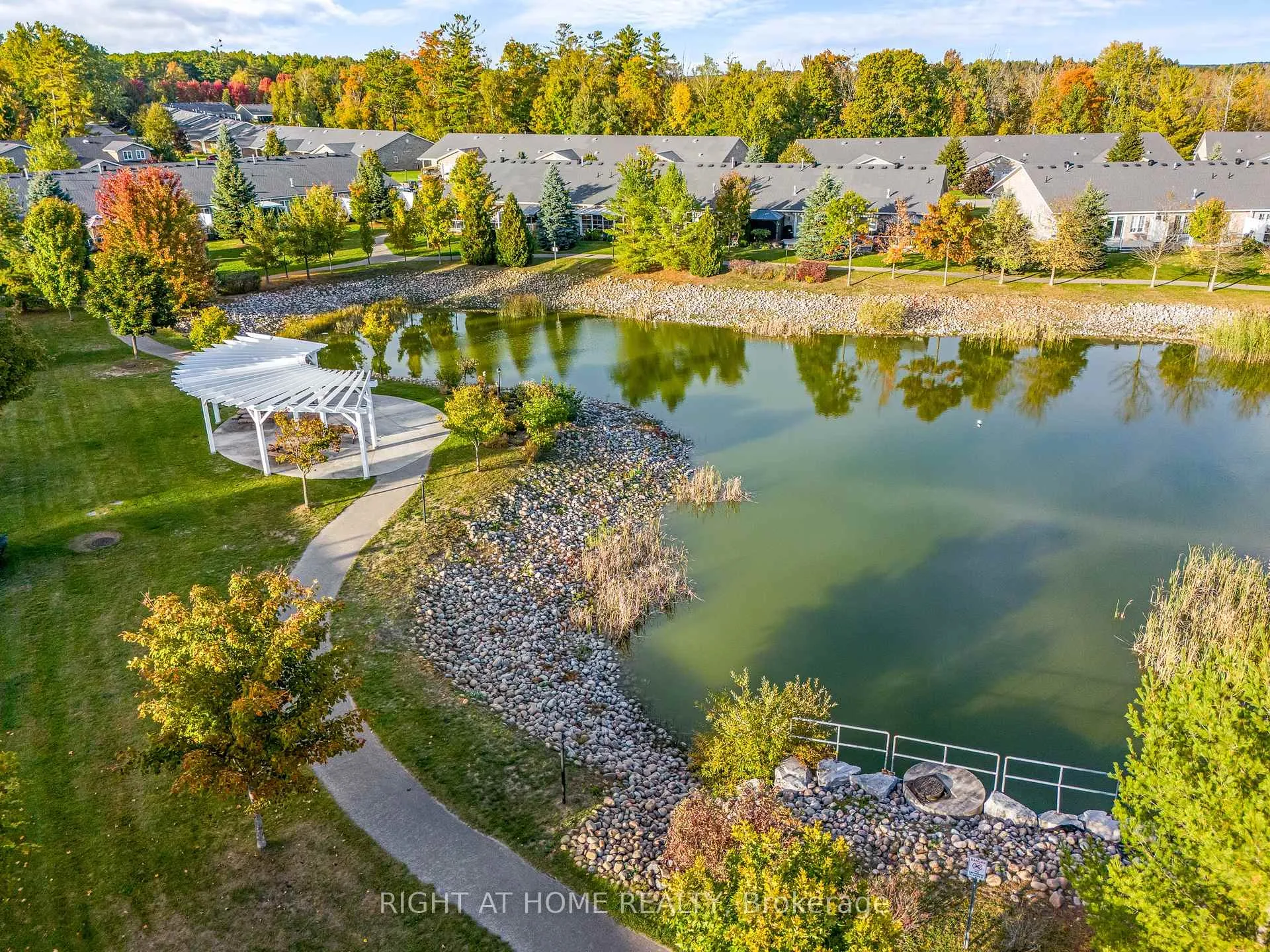 Photo 24 of 3 Carruthers Street S, Wasaga Beach — HOMEH