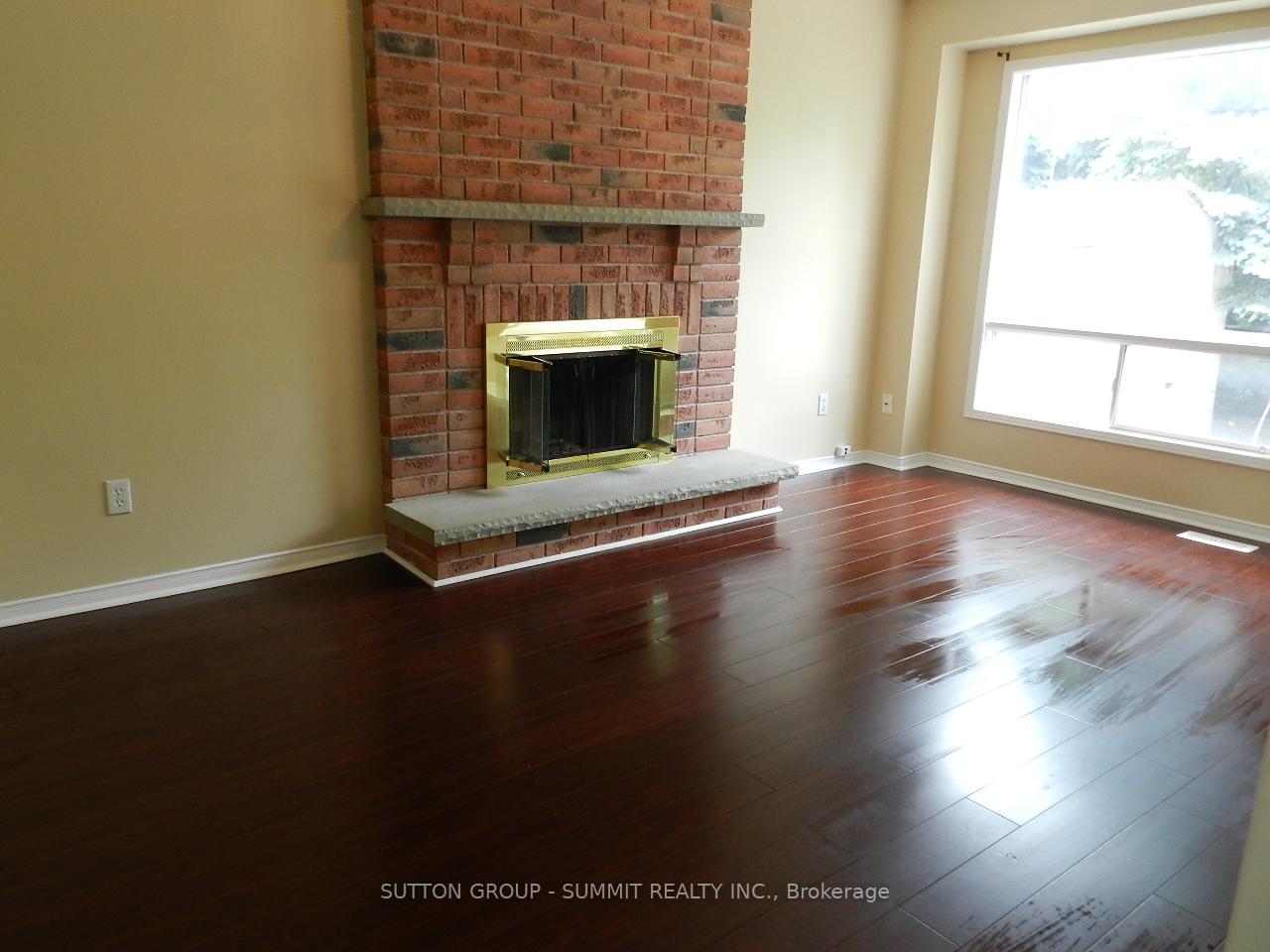 Photo 2 of 20 Dehart Drive, Whitby, Rolling Acres — HOMEH