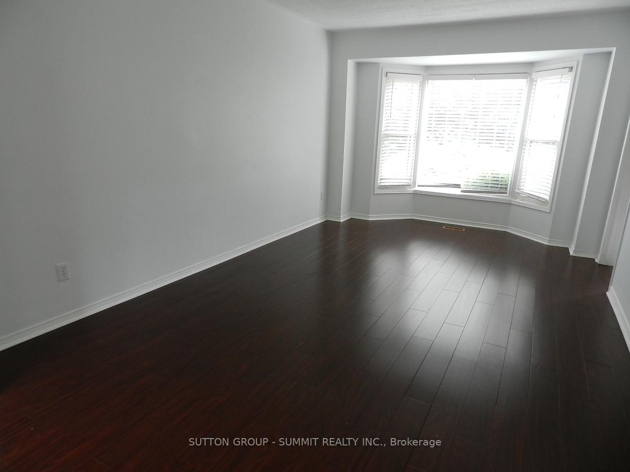 Photo 5 of 20 Dehart Drive, Whitby, Rolling Acres — HOMEH