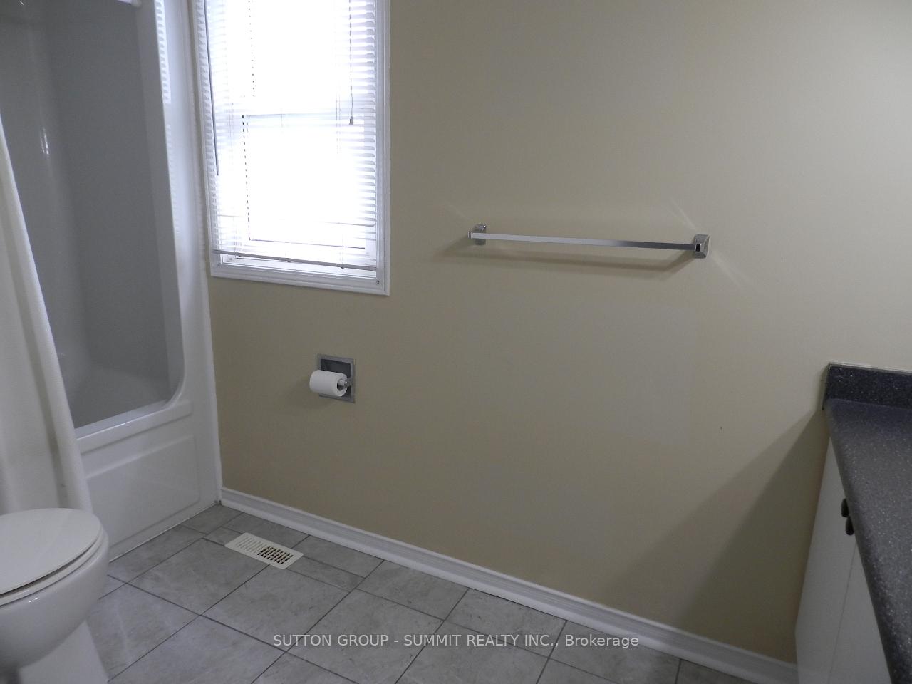 Photo 7 of 20 Dehart Drive, Whitby, Rolling Acres — HOMEH
