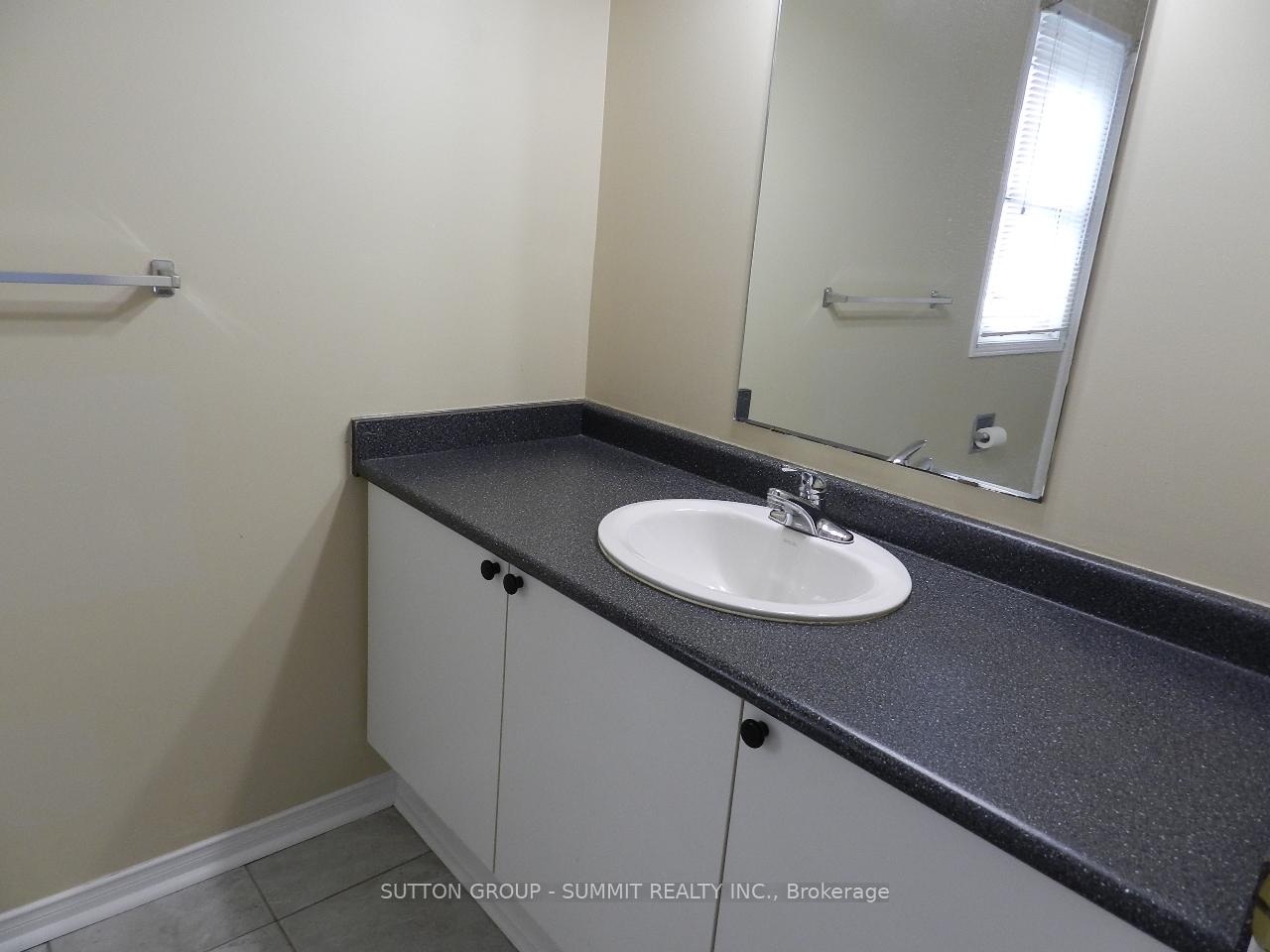 Photo 8 of 20 Dehart Drive, Whitby, Rolling Acres — HOMEH