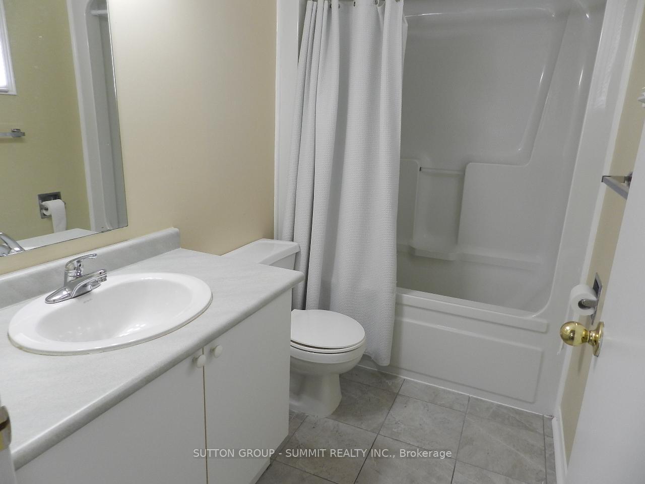 Photo 14 of 20 Dehart Drive, Whitby, Rolling Acres — HOMEH