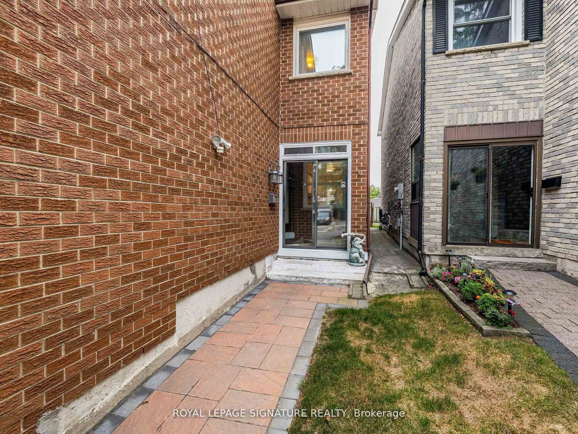 Photo 2 of 69 New Seabury Drive, Vaughan, Glen Shields — HOMEH