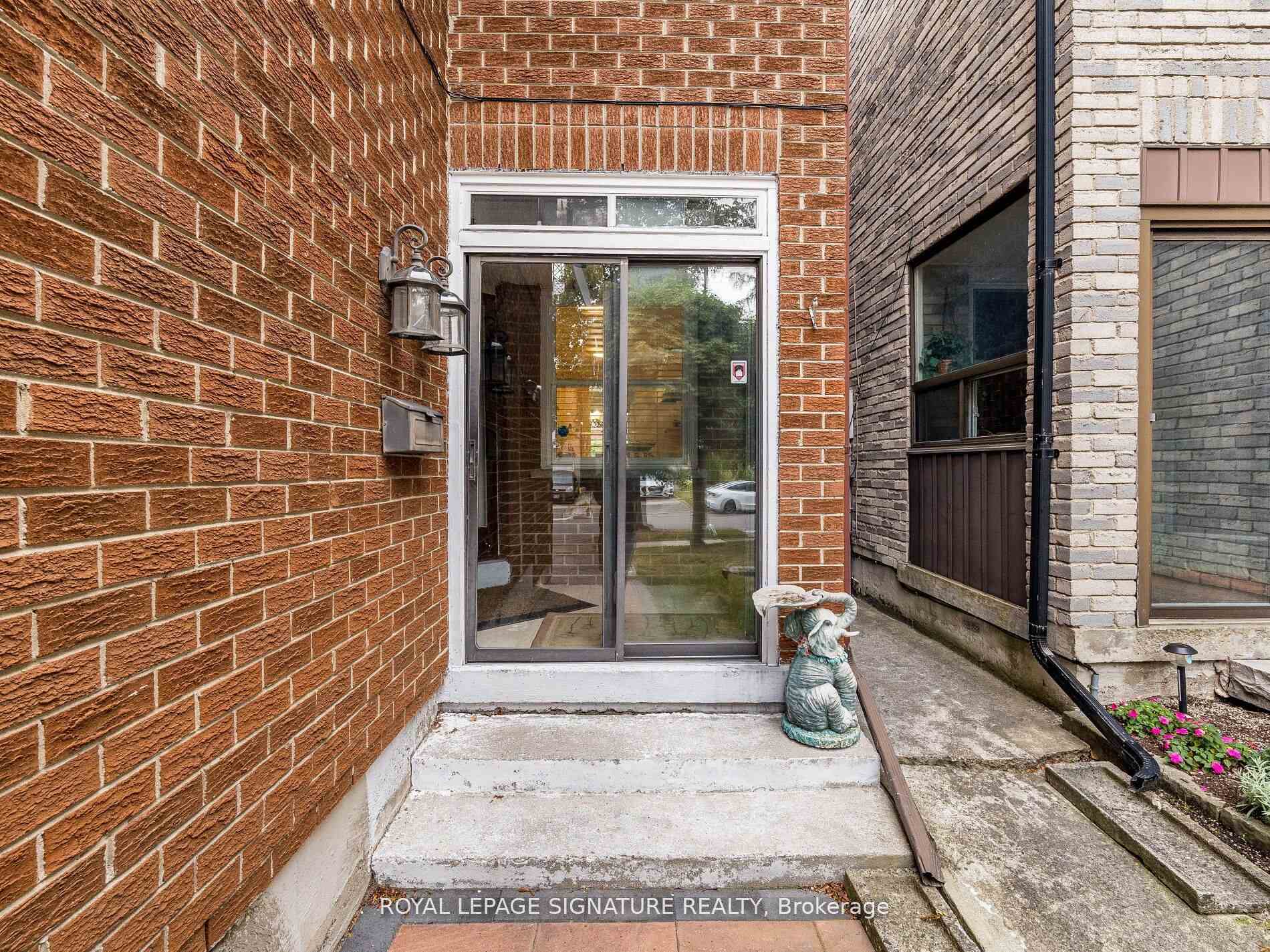 Photo 3 of 69 New Seabury Drive, Vaughan, Glen Shields — HOMEH