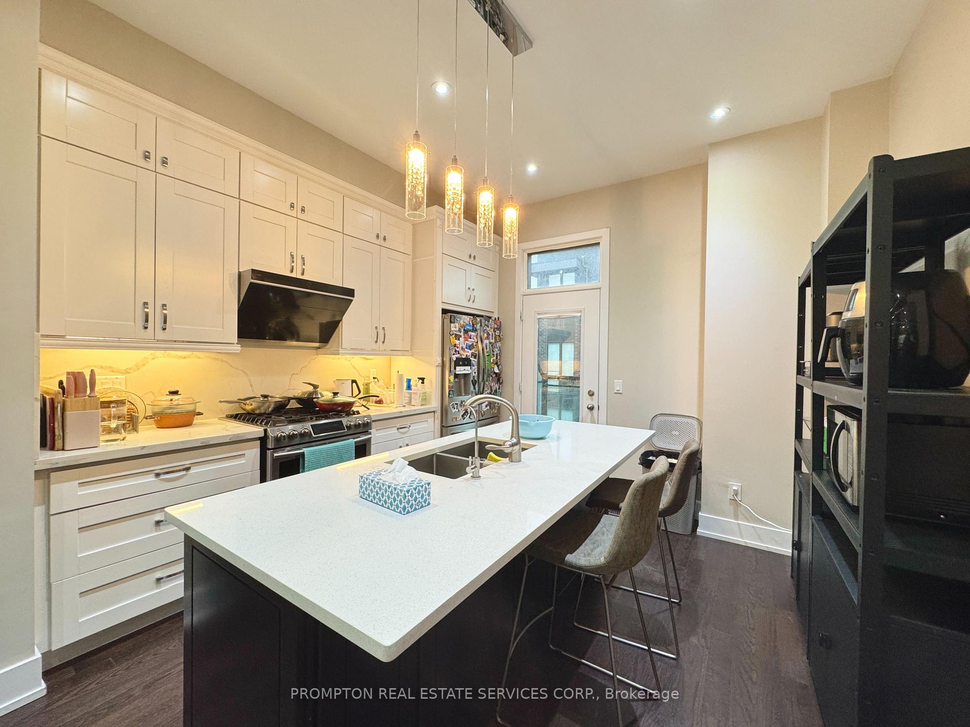 Photo 5 of 9142 Bathurst Street, Vaughan, Patterson — HOMEH