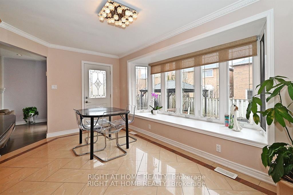 Photo 3 of 83 Maques Lane, Vaughan, Lakeview Estates — HOMEH