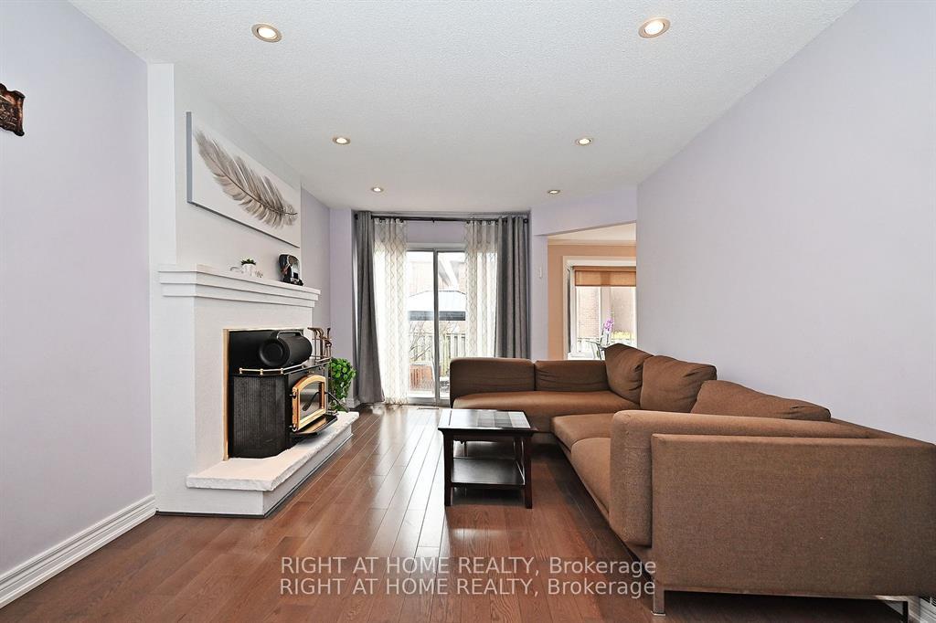Photo 4 of 83 Maques Lane, Vaughan, Lakeview Estates — HOMEH