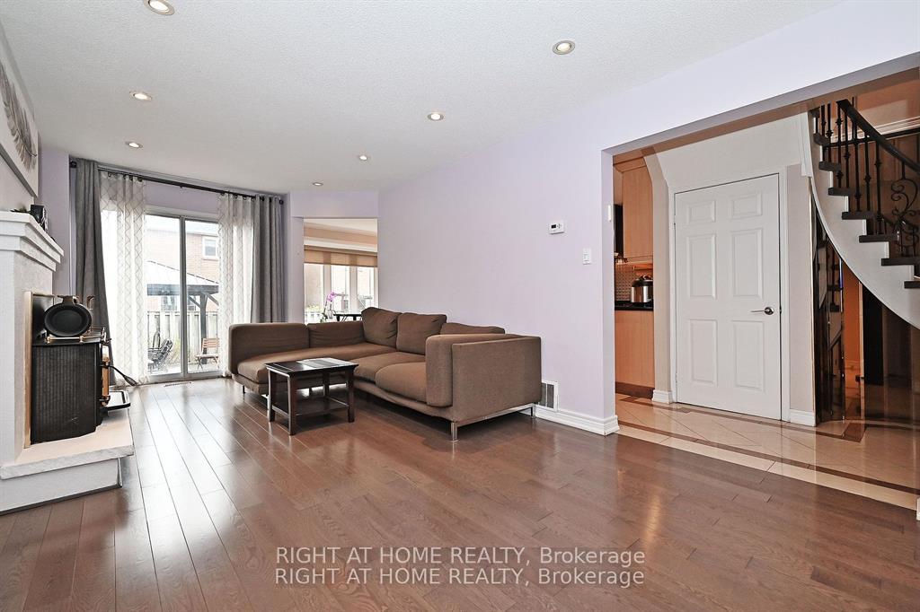 Photo 6 of 83 Maques Lane, Vaughan, Lakeview Estates — HOMEH