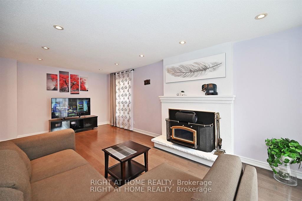 Photo 7 of 83 Maques Lane, Vaughan, Lakeview Estates — HOMEH