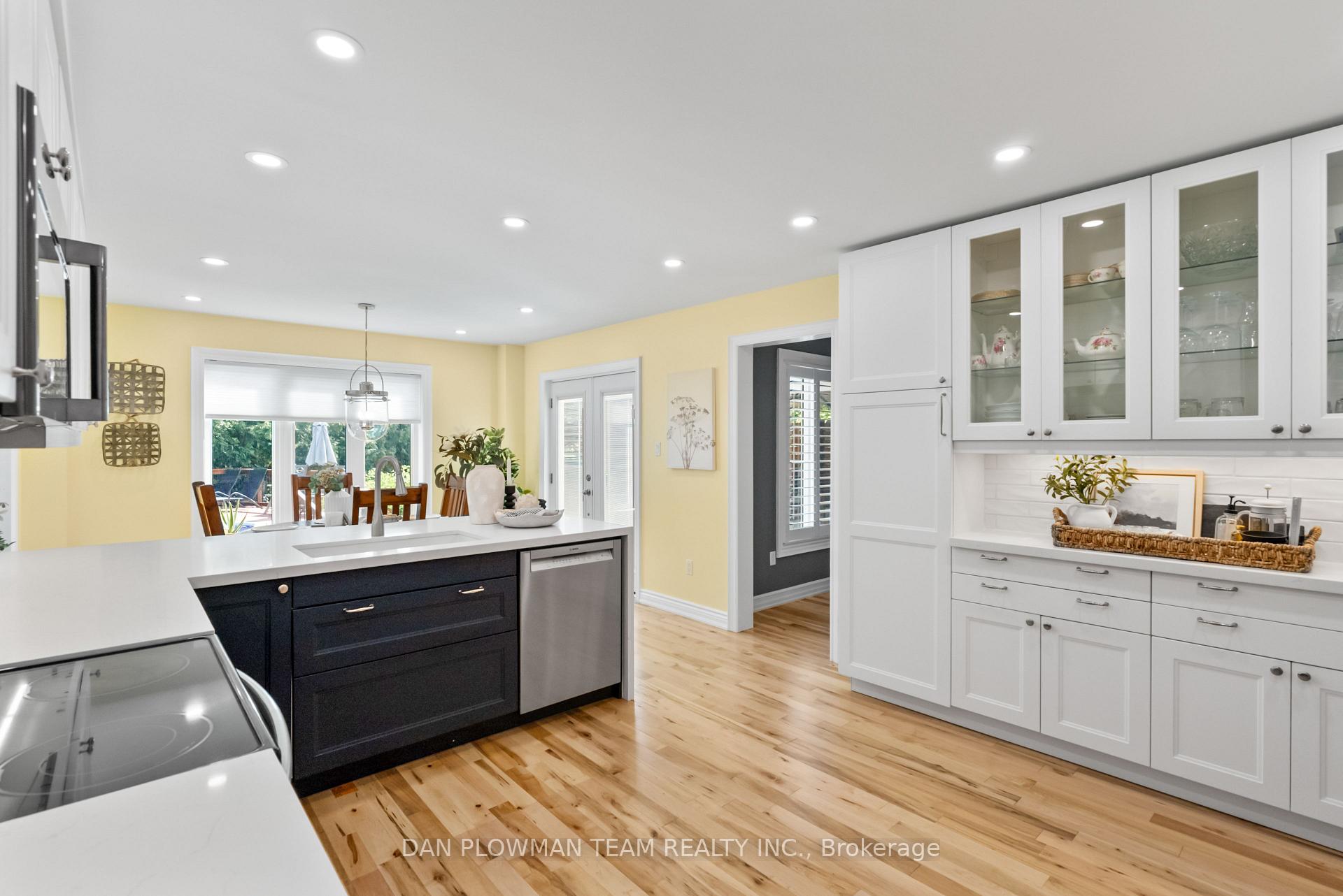 Photo 8 of 18 Headlands Crescent, Whitby, Rolling Acres — HOMEH