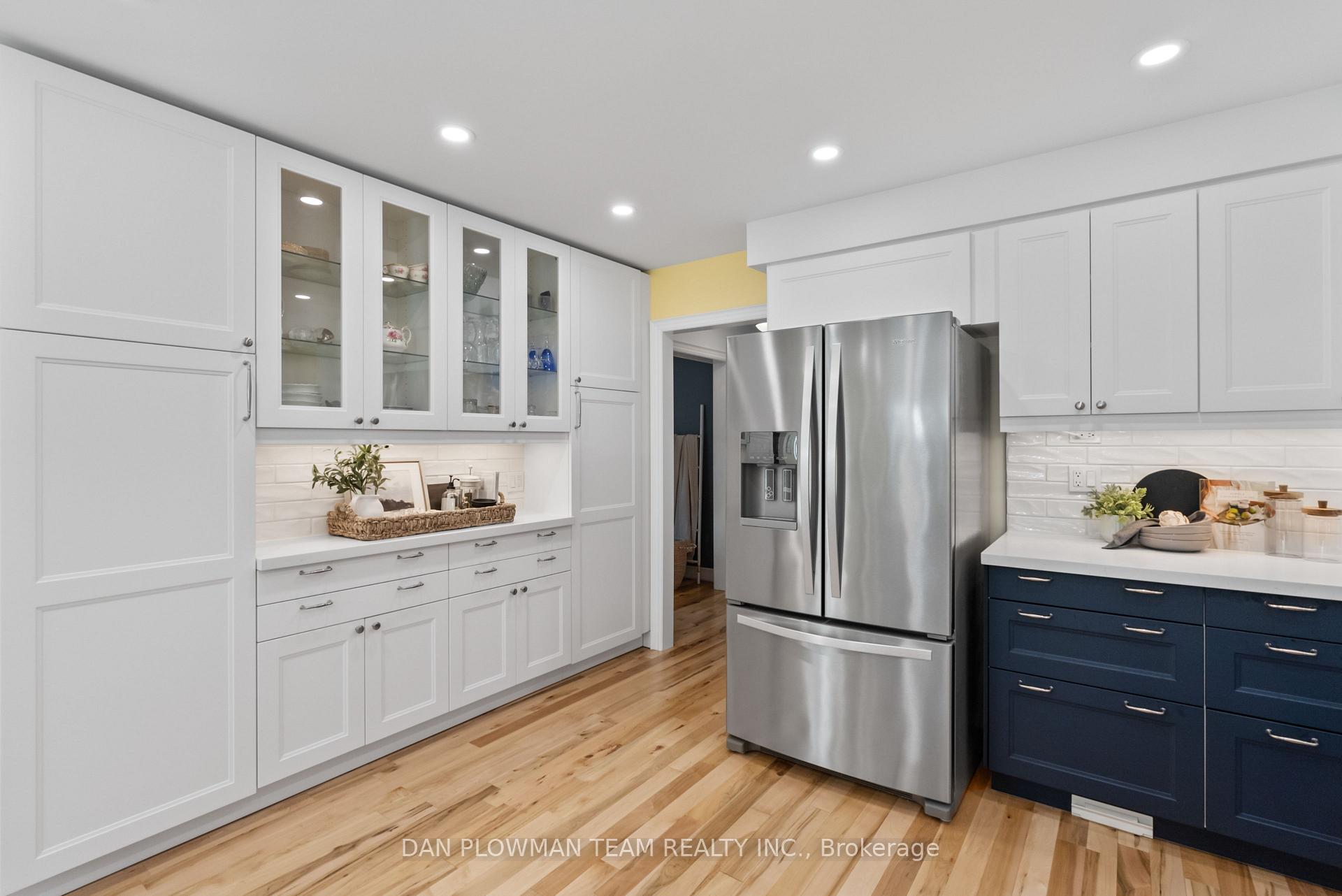 Photo 10 of 18 Headlands Crescent, Whitby, Rolling Acres — HOMEH