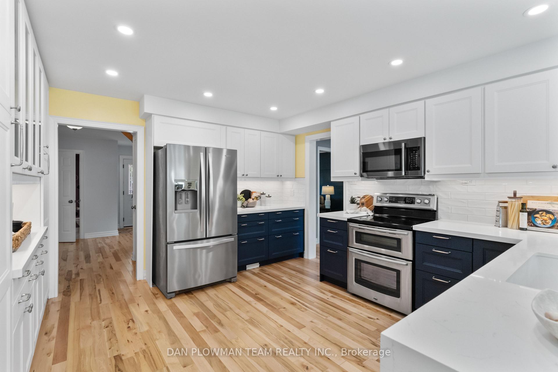 Photo 11 of 18 Headlands Crescent, Whitby, Rolling Acres — HOMEH
