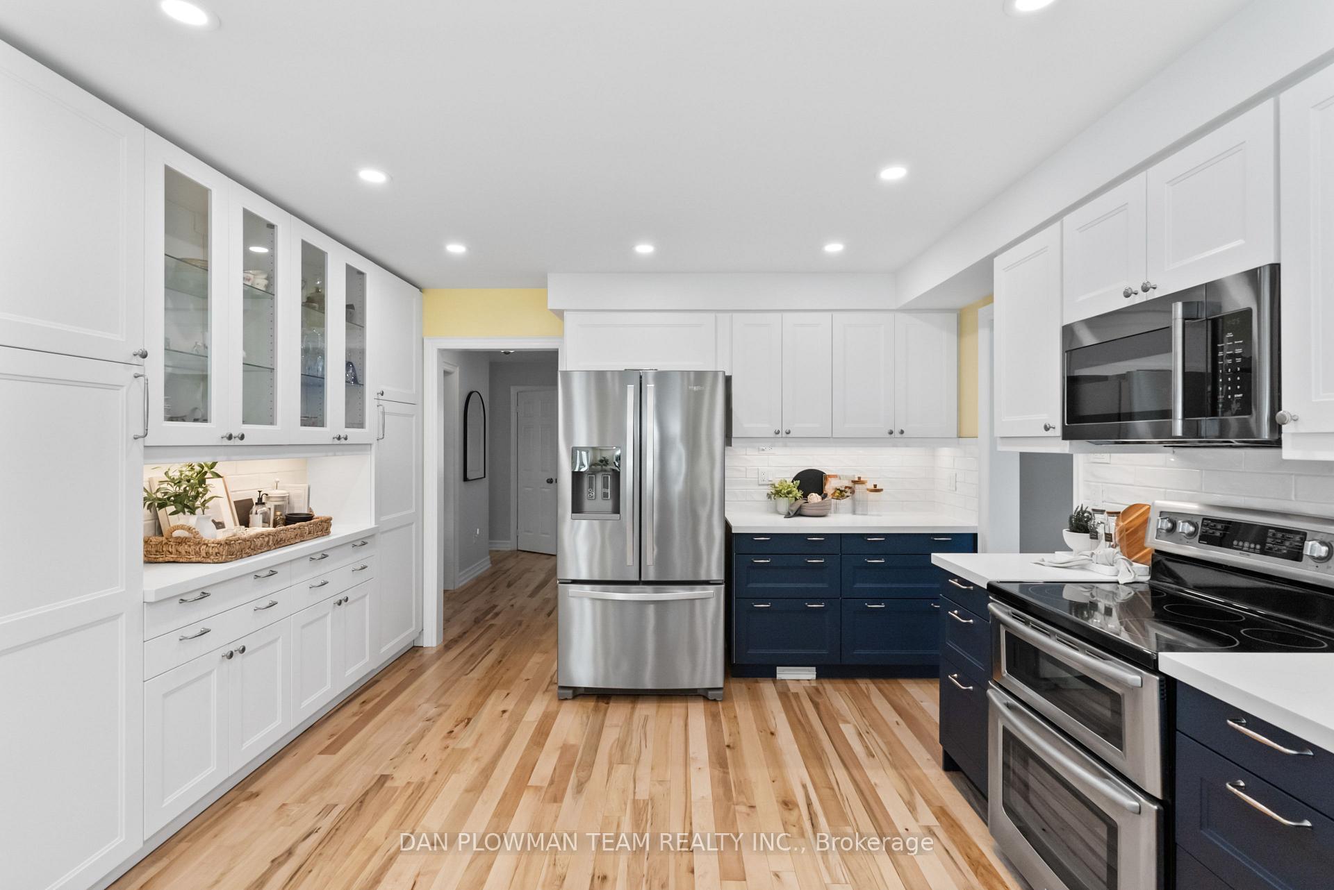 Photo 12 of 18 Headlands Crescent, Whitby, Rolling Acres — HOMEH